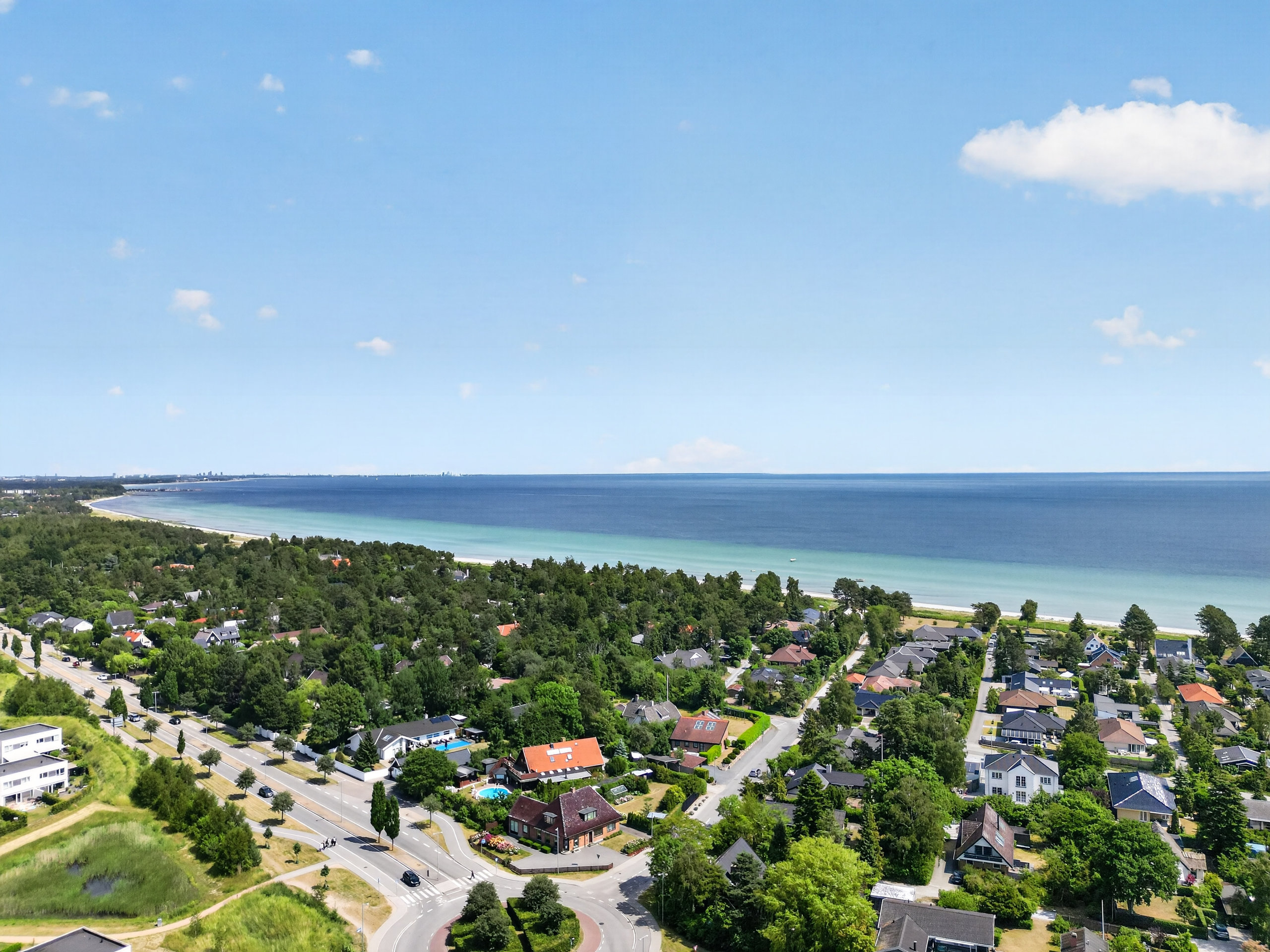 Fremhævet luftfoto billede i fuldskærmstilstand. Billede af Håndværkervej 3, 2680 Solrød Strand