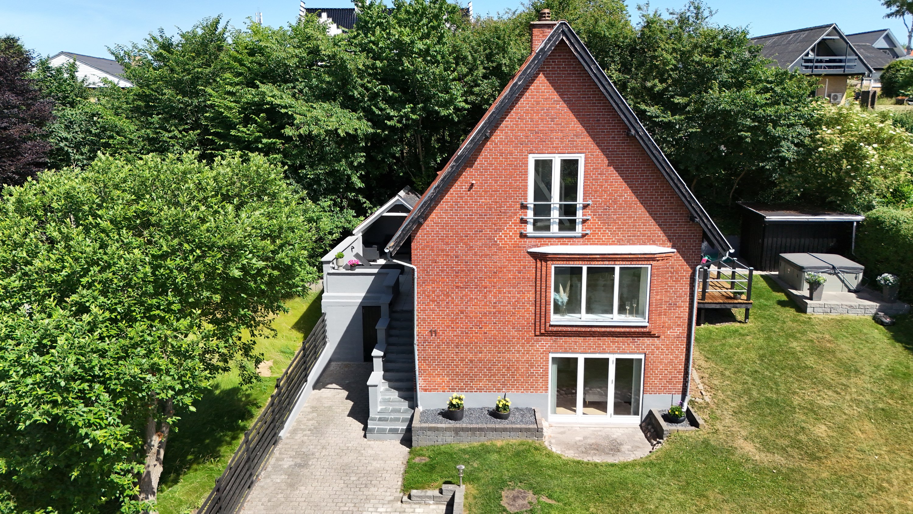 Fremhævet drone1 billede i fuldskærmstilstand. Billede af Elmevej 11, Hobro By, 9500 Hobro