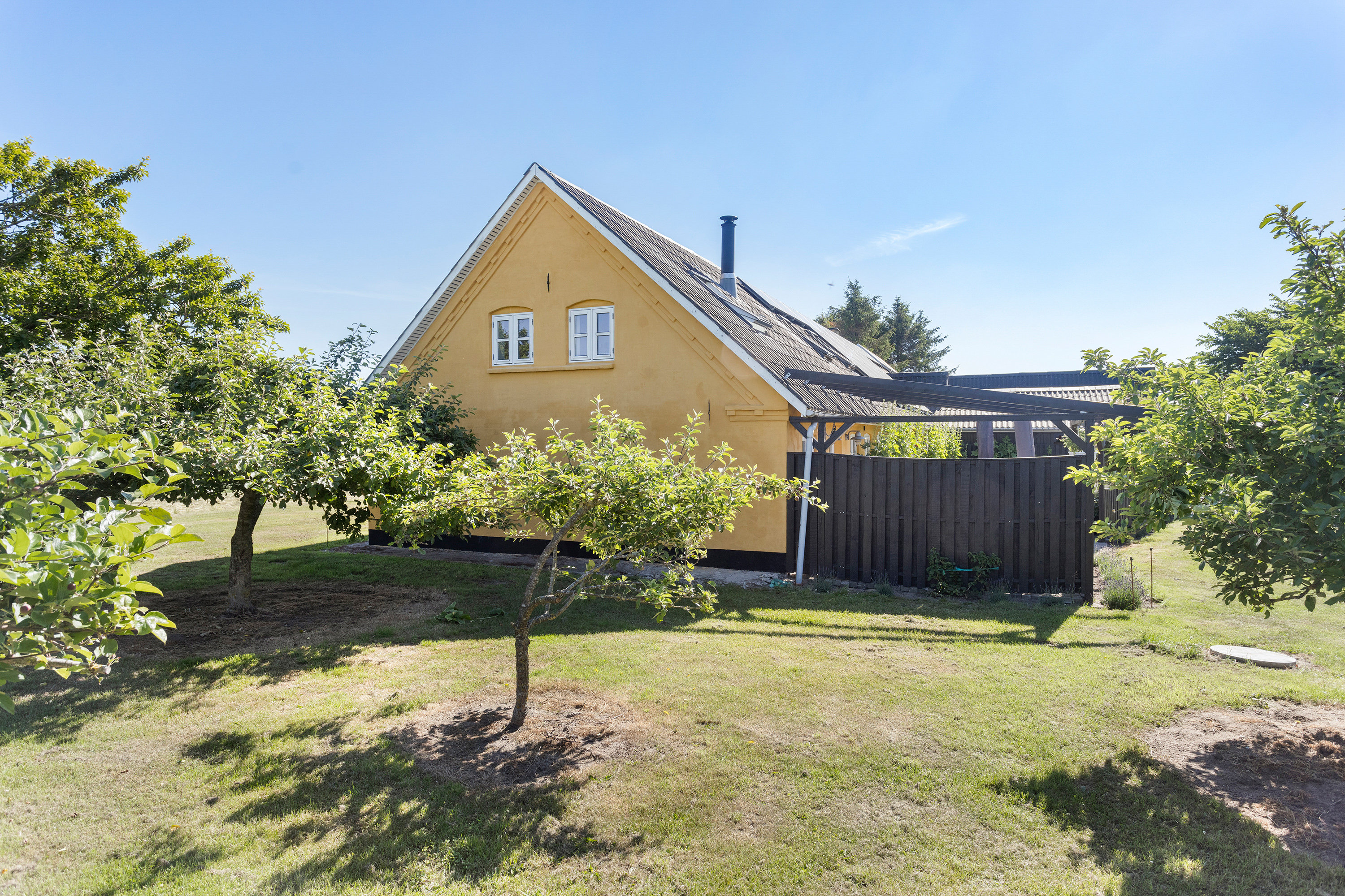 Fremhævet facade billede i fuldskærmstilstand. Billede af Ørtoftvej 52, 9300 Sæby