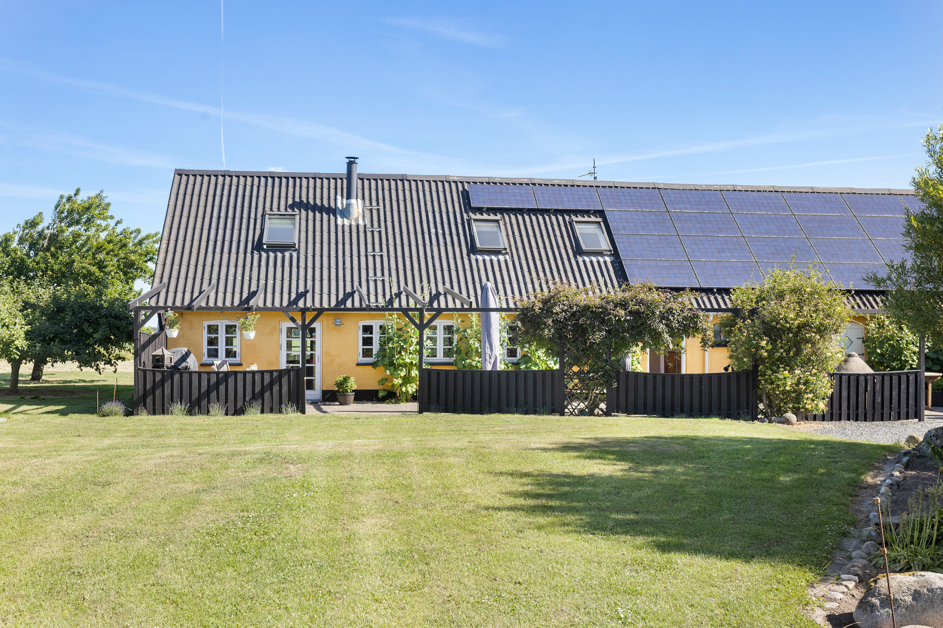 Fremhævet facade billede i fuldskærmstilstand. Billede af Ørtoftvej 52, 9300 Sæby