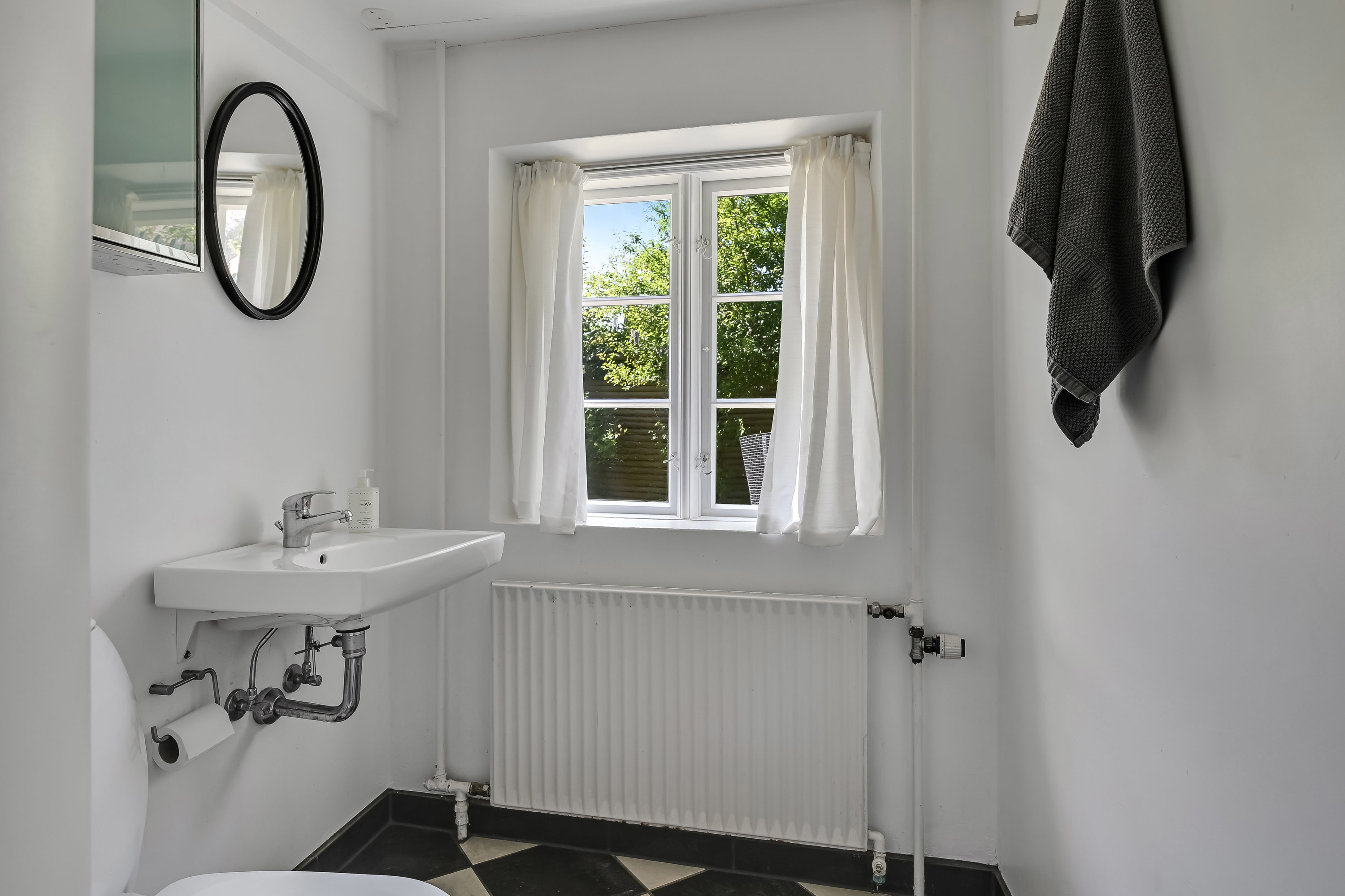 Fremhævet toilet billede i fuldskærmstilstand. Billede af Øster Land 17, Sønderho, 6720 Fanø