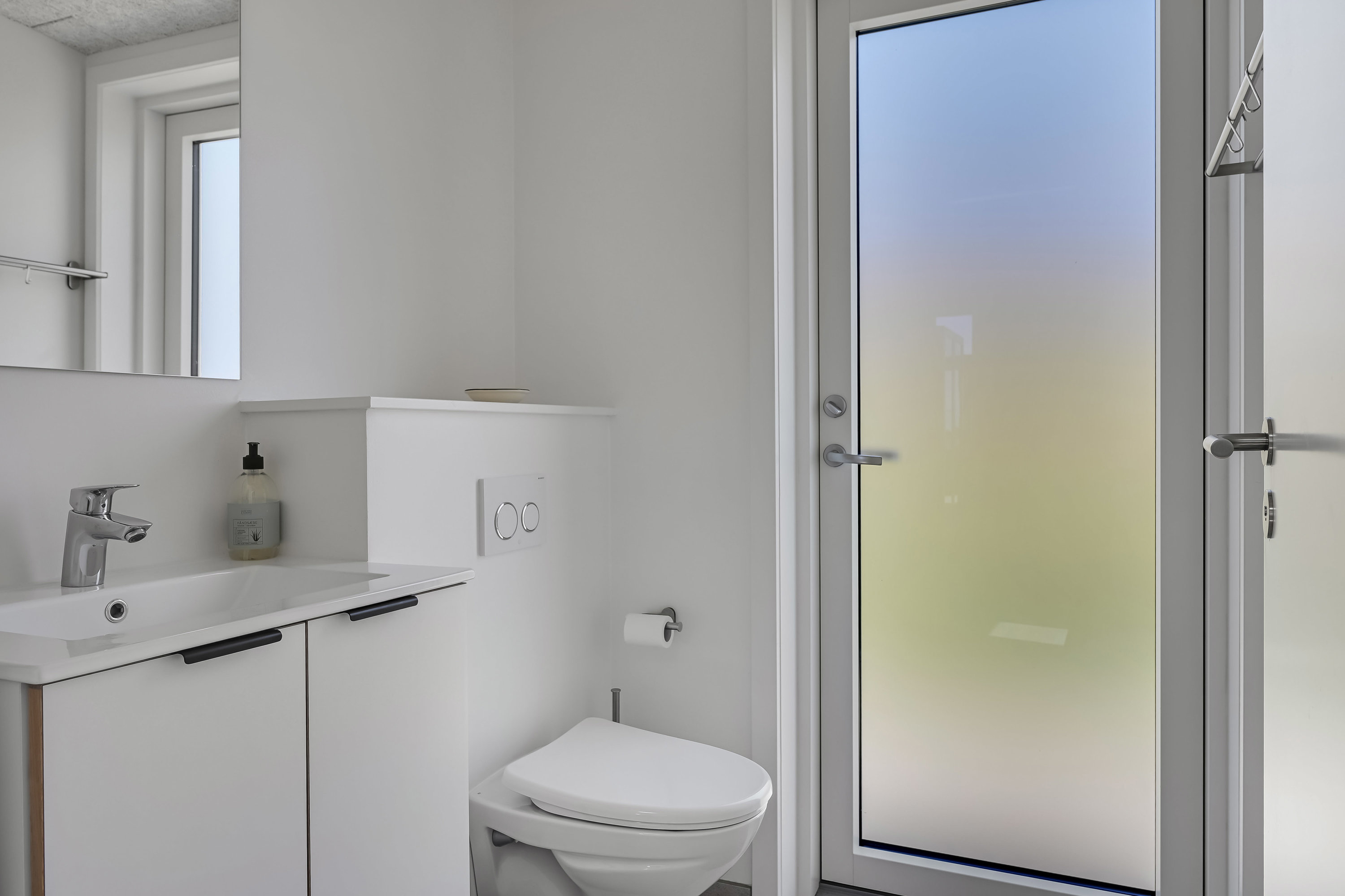 Fremhævet toilet billede i fuldskærmstilstand. Billede af Hympelvej 21, Rindby Strand, 6720 Fanø