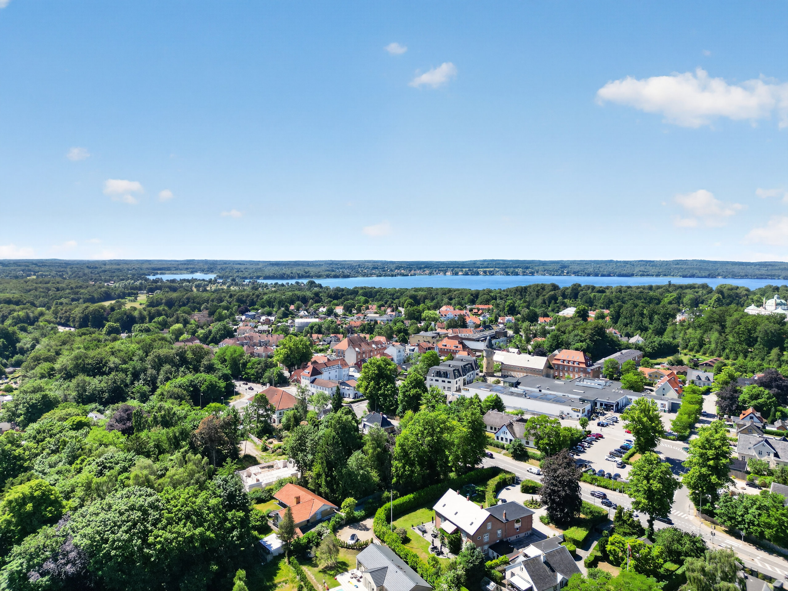 Fremhævet luftfoto billede i fuldskærmstilstand. Billede af Bournonvillesvej 1B, 3480 Fredensborg