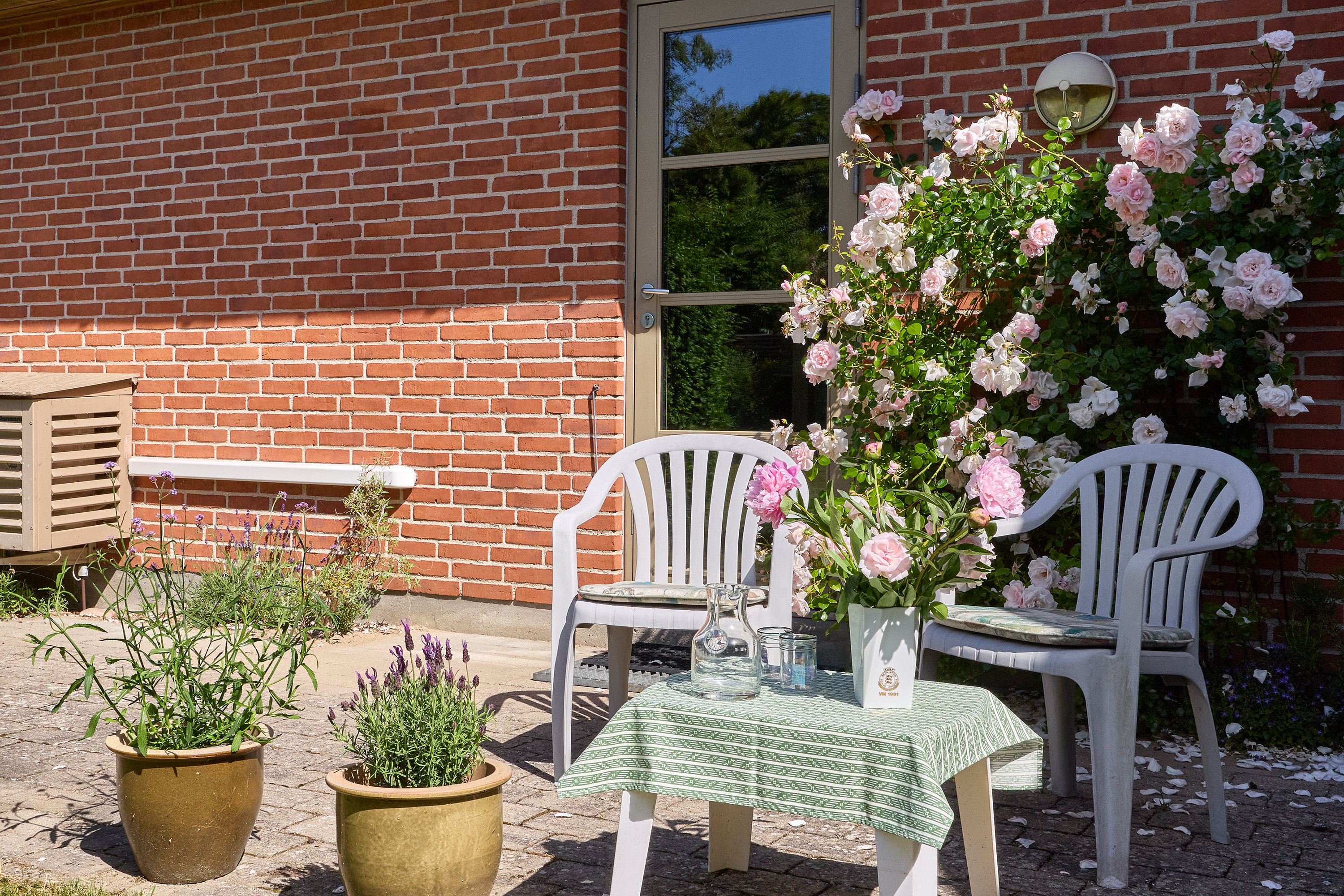 Fremhævet terrasse billede i fuldskærmstilstand. Billede af Boholmsvej 10, 3250 Gilleleje