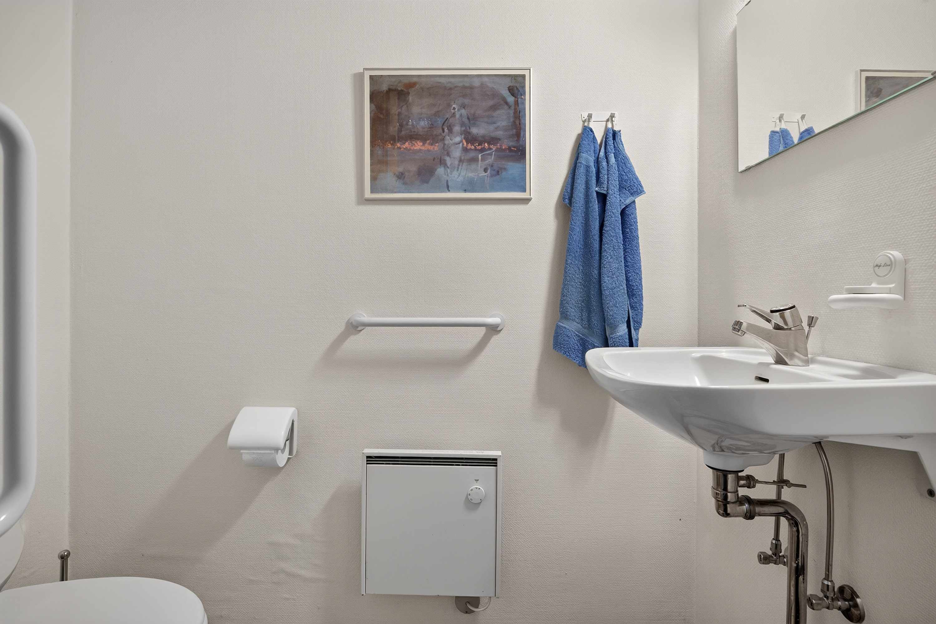Fremhævet toilet billede i fuldskærmstilstand. Billede af Boholmsvej 10, 3250 Gilleleje