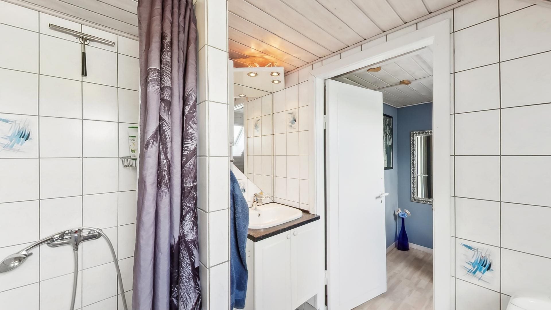 Fremhævet badeværelse billede i fuldskærmstilstand. Billede af Frederiksberg 8, 9500 Hobro
