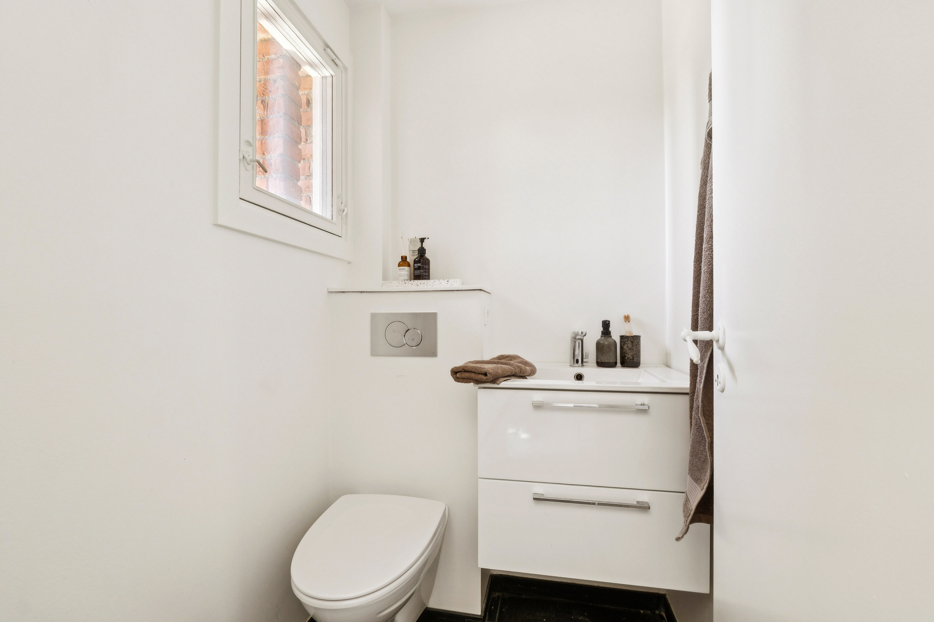 Fremhævet toilet billede i fuldskærmstilstand. Billede af Brøndbyøstervej 54, 2605 Brøndby