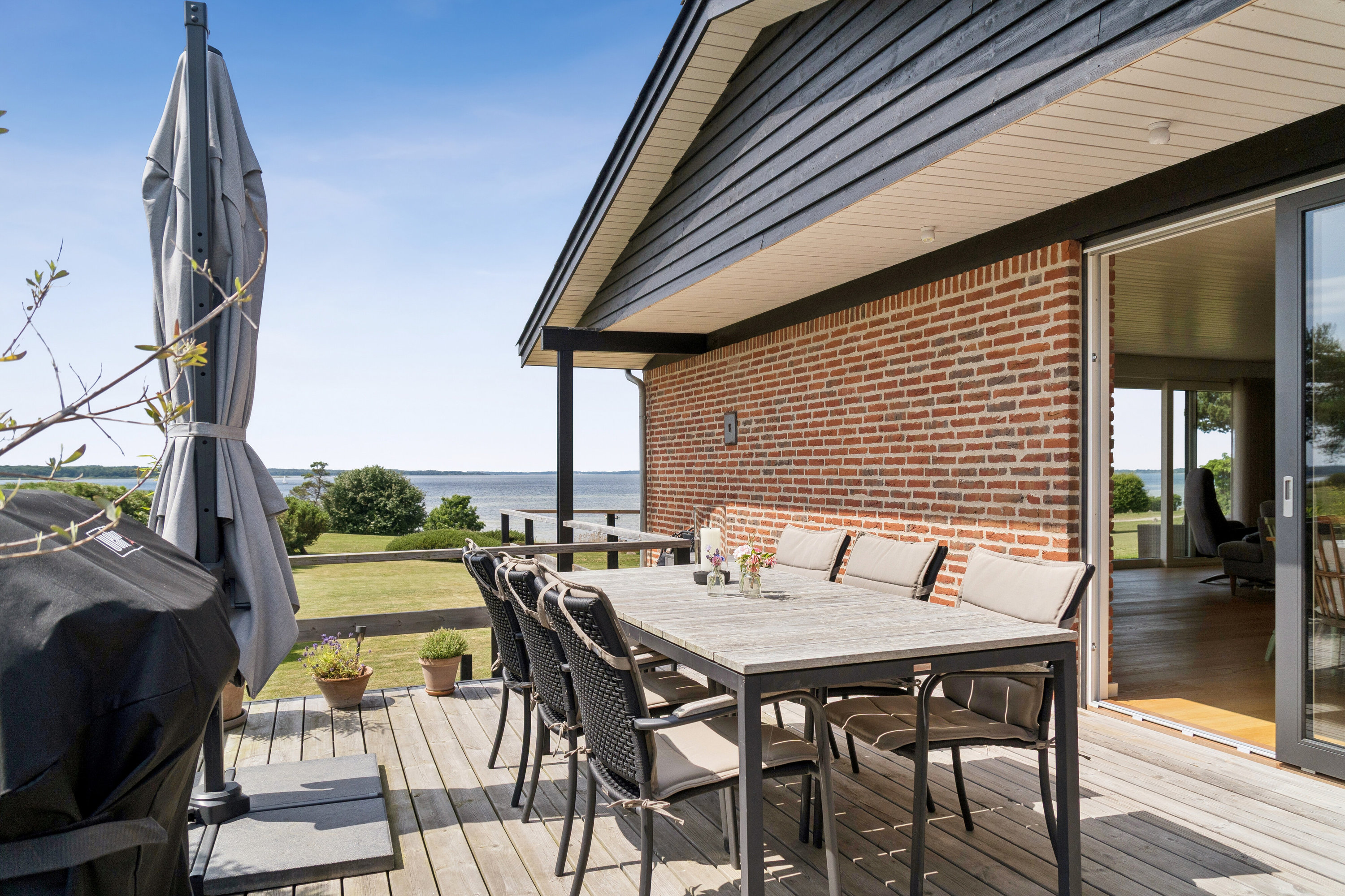 Fremhævet terrasse billede i fuldskærmstilstand. Billede af Troldeskoven 4, Ølsted Nordstrand, 3310 Ølsted