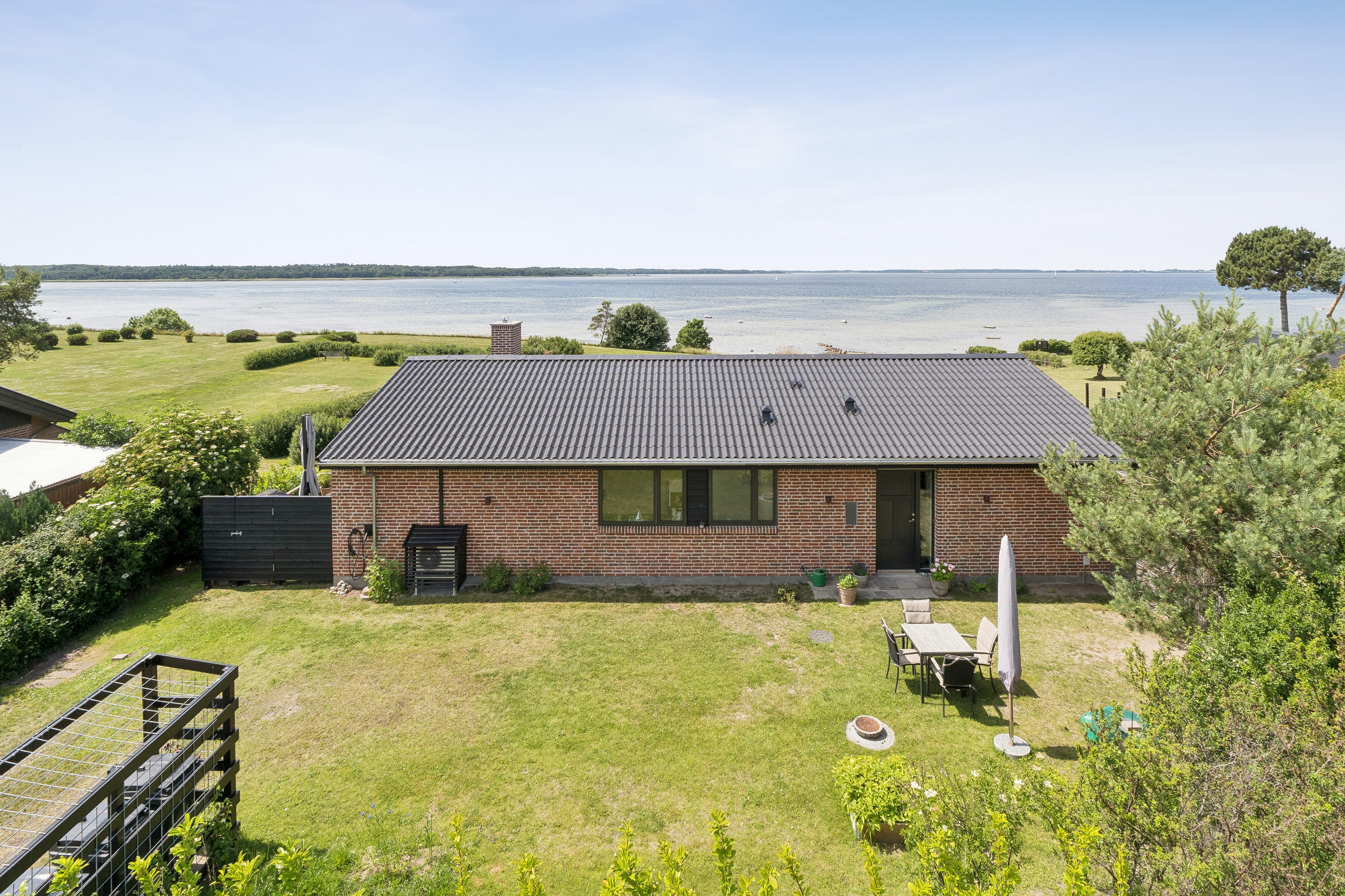 Fremhævet set fra haven billede i fuldskærmstilstand. Billede af Troldeskoven 4, Ølsted Nordstrand, 3310 Ølsted