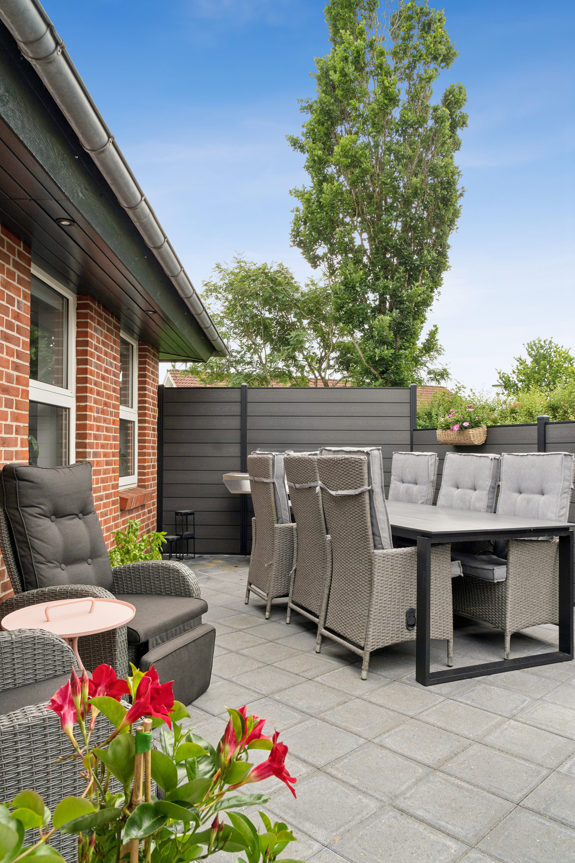 Fremhævet terrasse billede i fuldskærmstilstand. Billede af Flintemarken 15, 7190 Billund