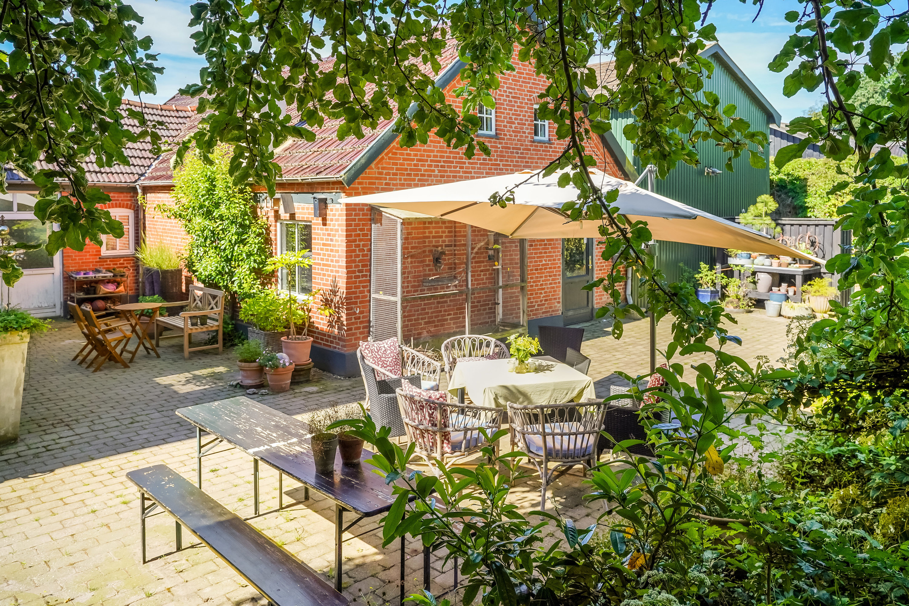 Fremhævet terrasse billede i fuldskærmstilstand. Billede af Vibyvej 2, 5580 Nørre Aaby