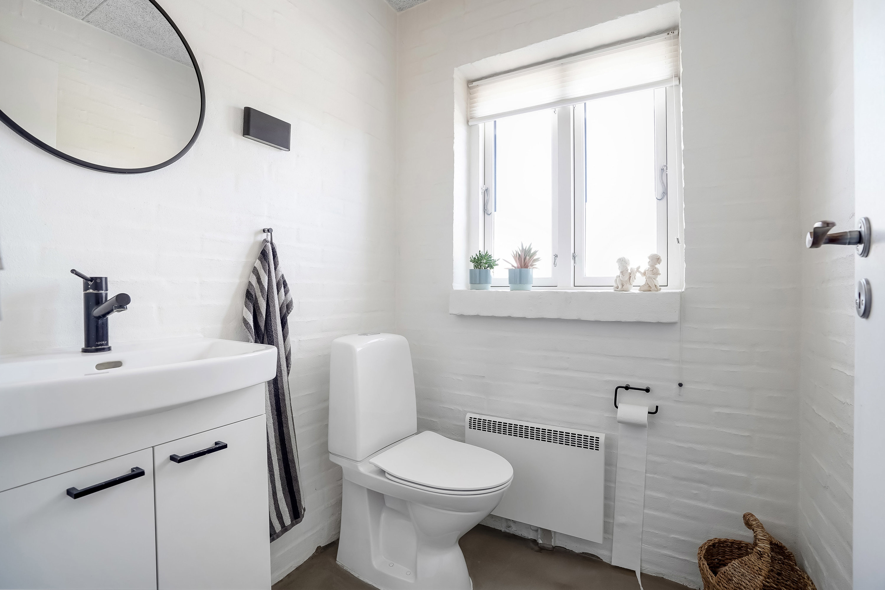 Fremhævet toilet billede i fuldskærmstilstand. Billede af Gyvelvænget 29, Tommerup St, 5690 Tommerup