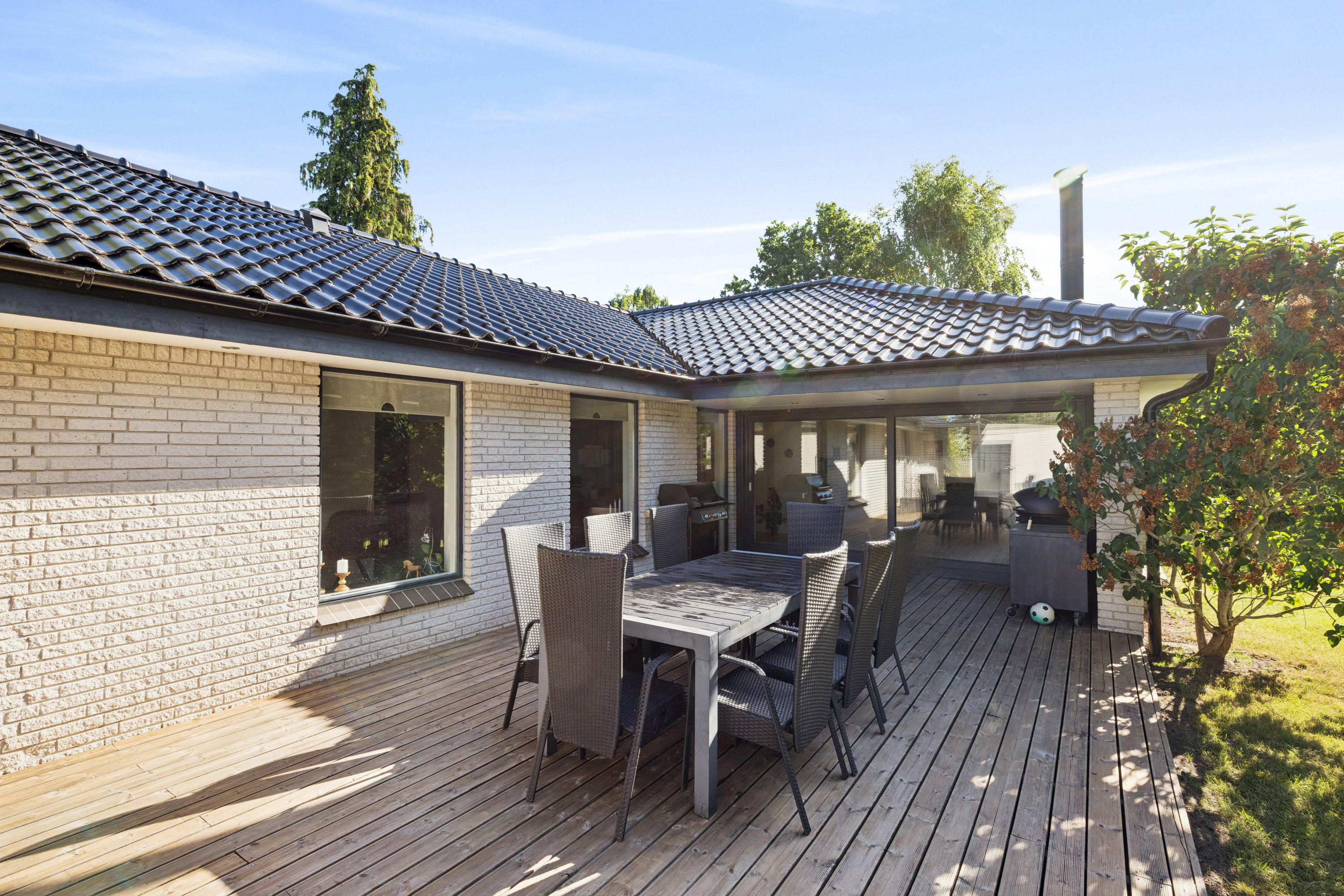 Fremhævet terrasse billede i fuldskærmstilstand. Billede af Lupinstien 11, Birgittelyst, 8800 Viborg