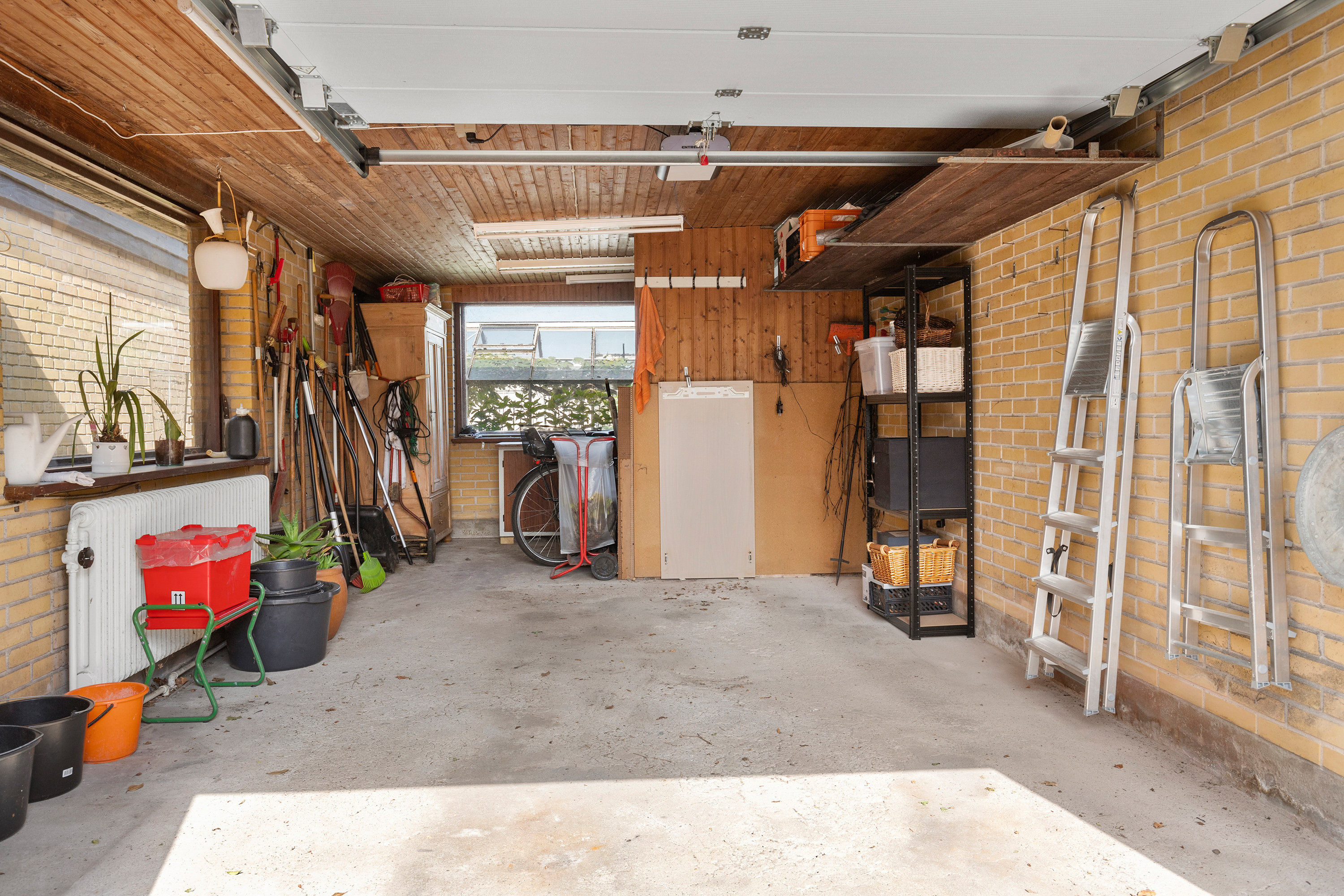 Fremhævet garage billede i fuldskærmstilstand. Billede af Dannebrogsgade 105, 9700 Brønderslev