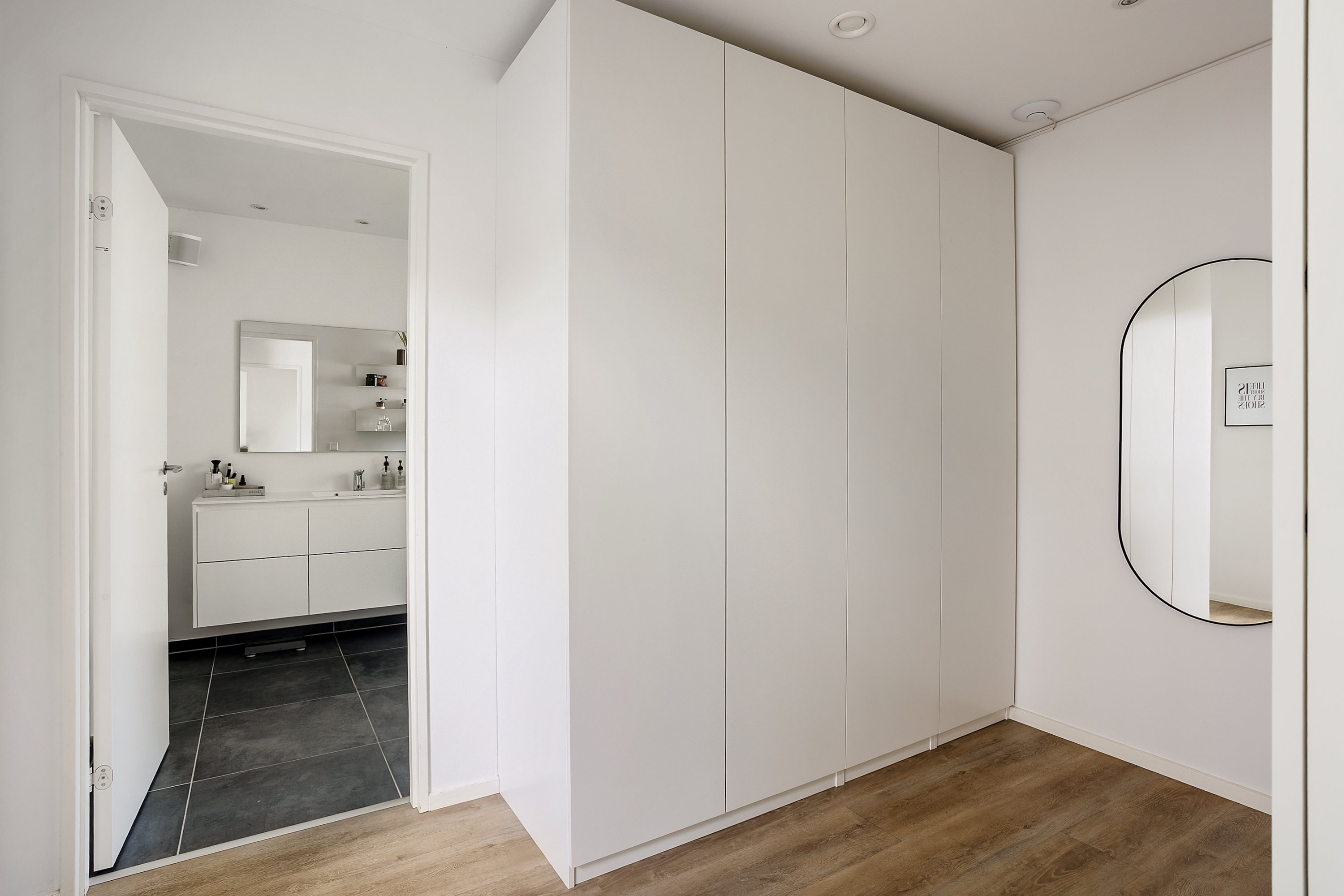 Fremhævet walk in closet billede i fuldskærmstilstand. Billede af Skousens Ager 3, 6580 Vamdrup