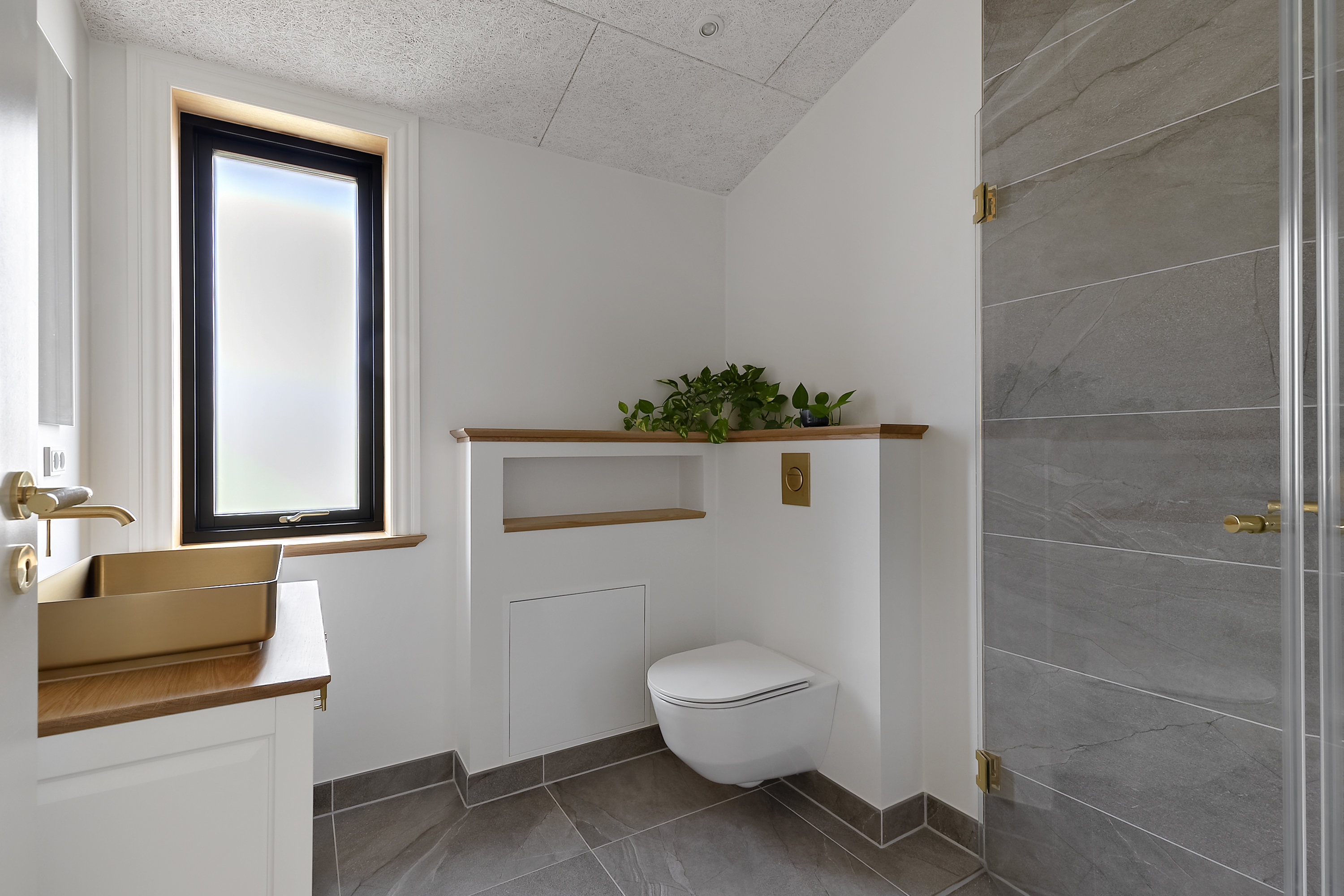 Fremhævet toilet billede i fuldskærmstilstand. Billede af Enebærvej 34, Hjallese, 5260 Odense S