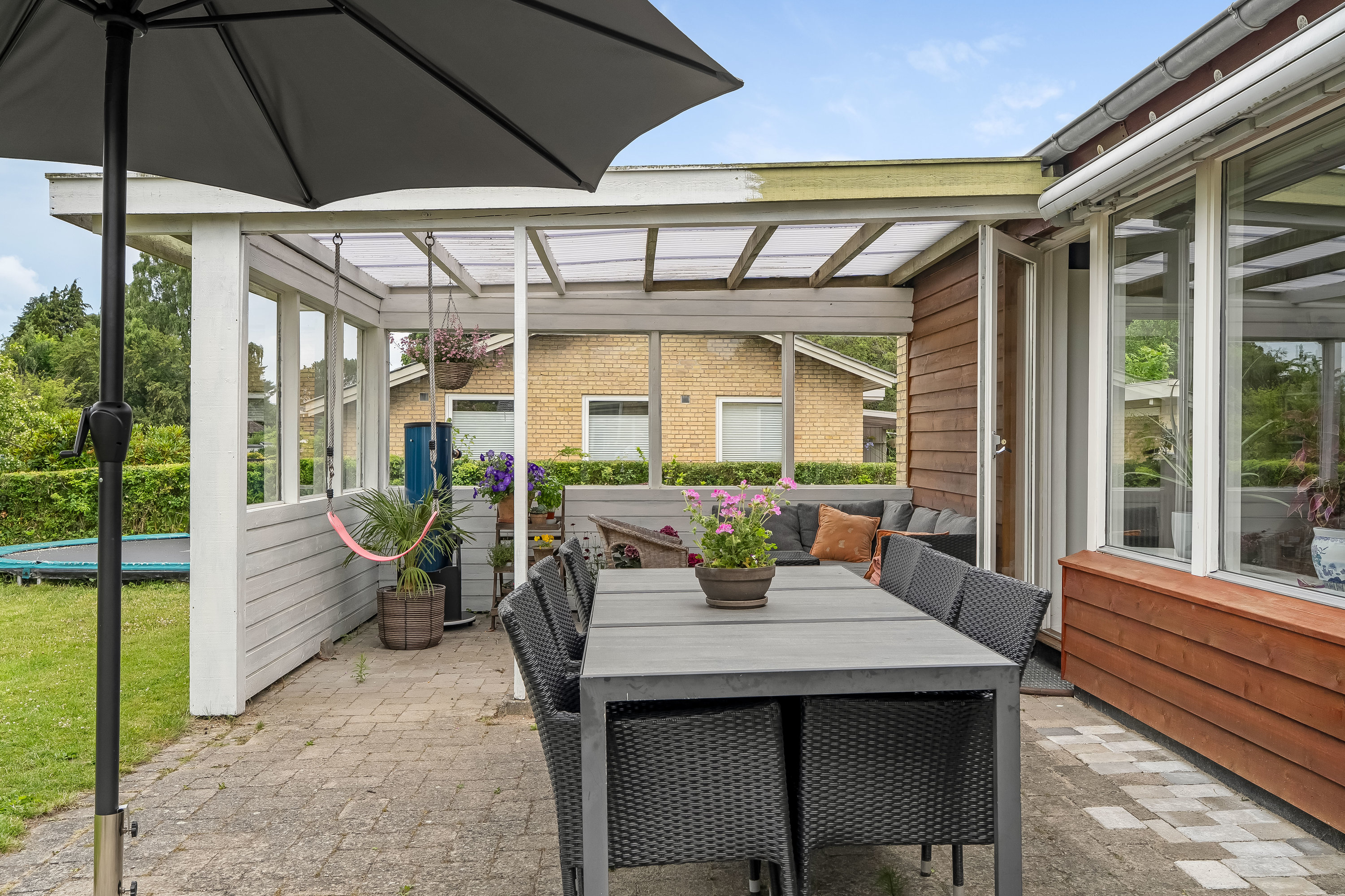 Fremhævet overdækket terrasse billede i fuldskærmstilstand. Billede af Skovledet 138, 3400 Hillerød