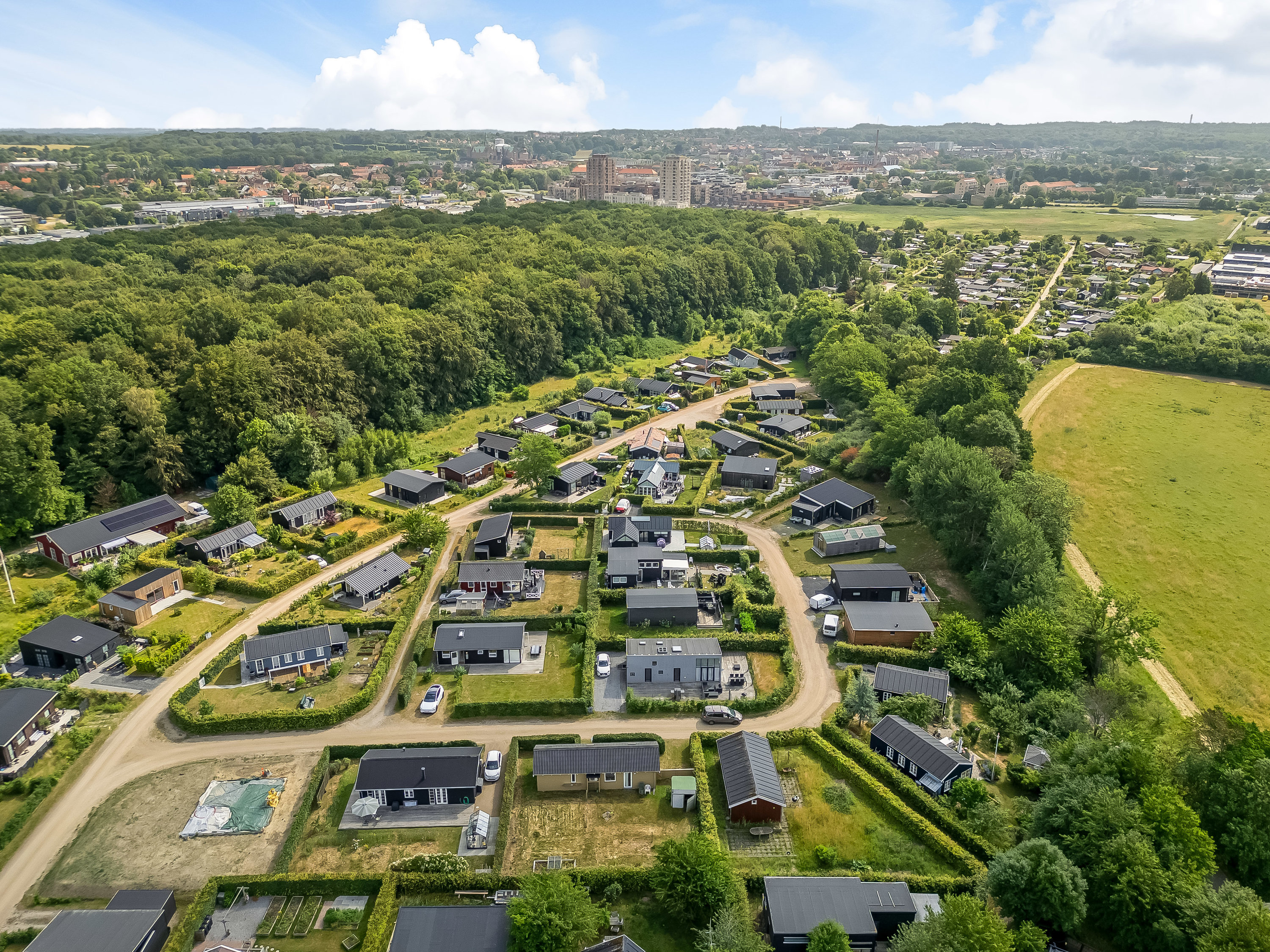 Fremhævet luftfoto billede i fuldskærmstilstand. Billede af Tirsdagsengen 30, 3400 Hillerød