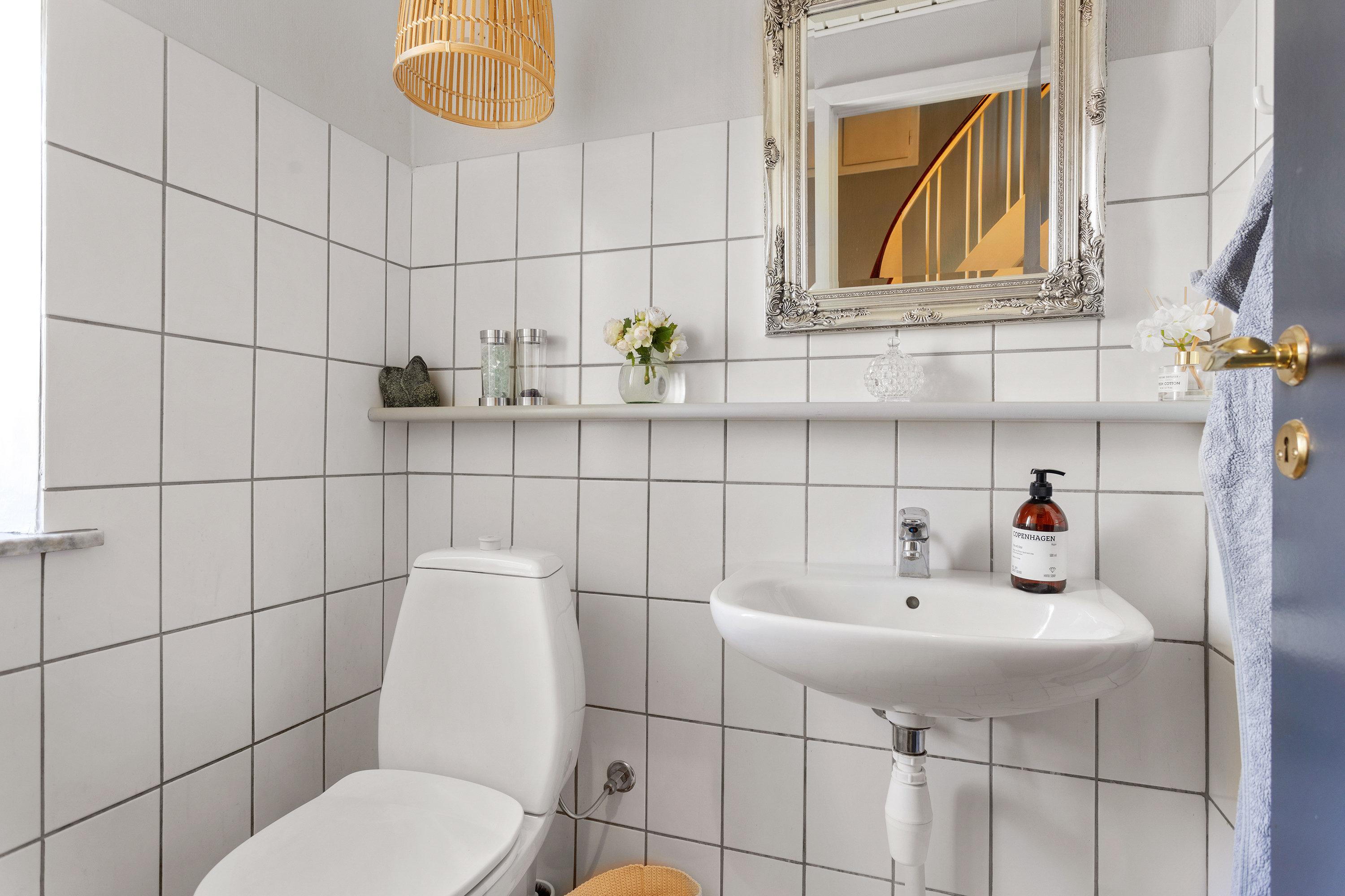 Fremhævet toilet billede i fuldskærmstilstand. Billede af Strandvej 27, 9970 Strandby