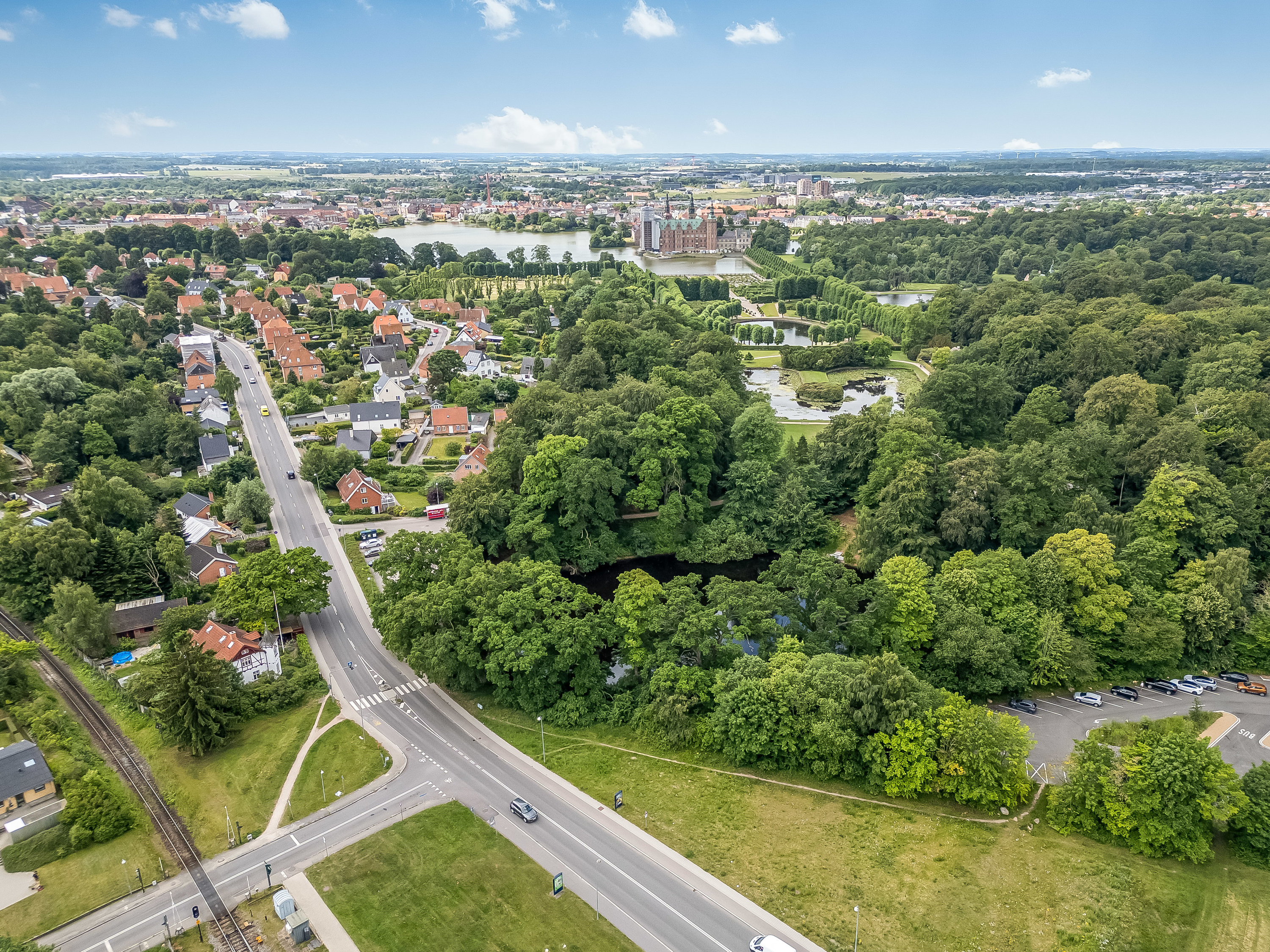 Fremhævet luftfoto billede i fuldskærmstilstand. Billede af Gl. Holmegårdsvej 33, 2. th., 3400 Hillerød
