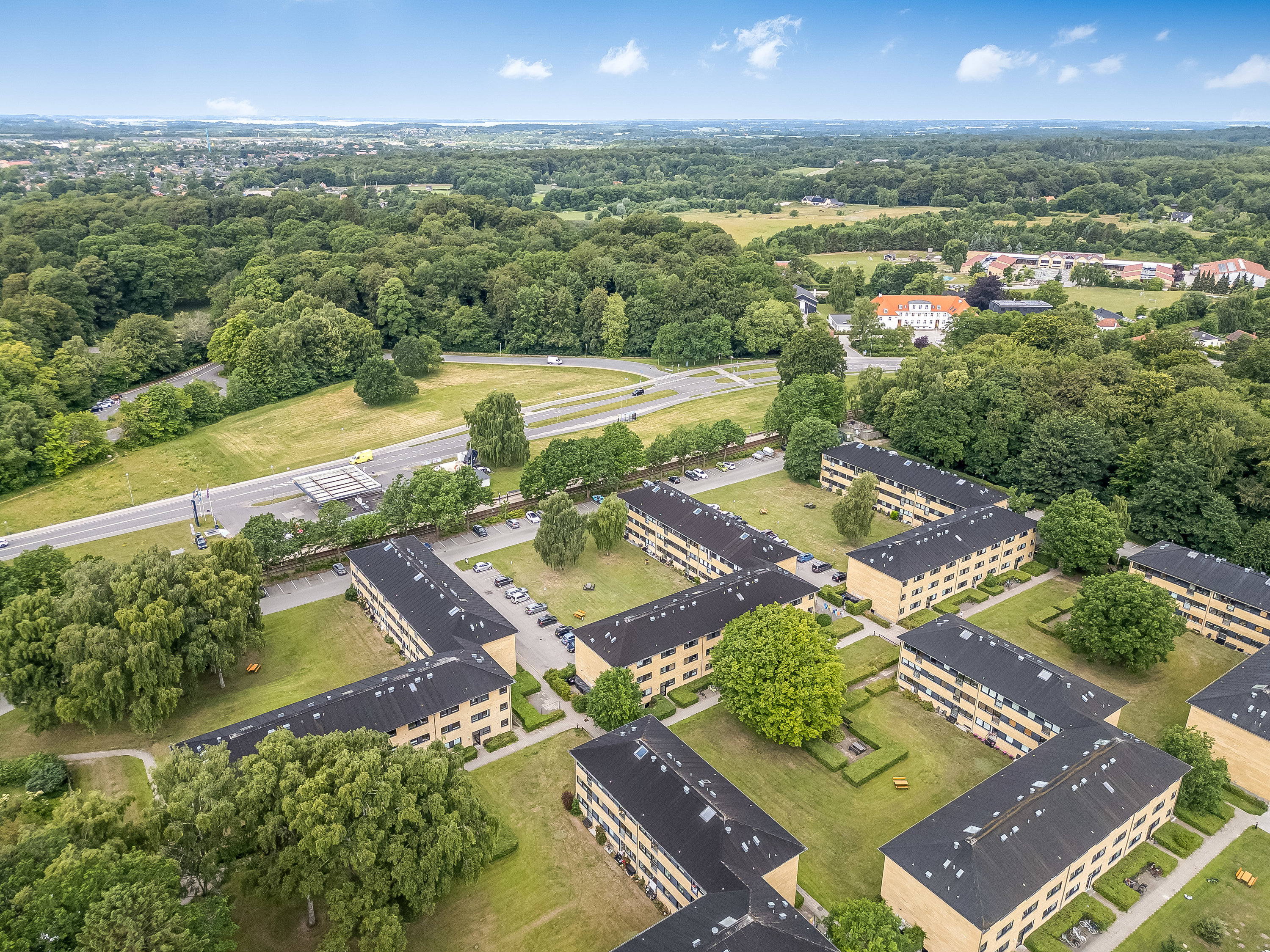 Fremhævet luftfoto billede i fuldskærmstilstand. Billede af Gl. Holmegårdsvej 33, 2. th., 3400 Hillerød