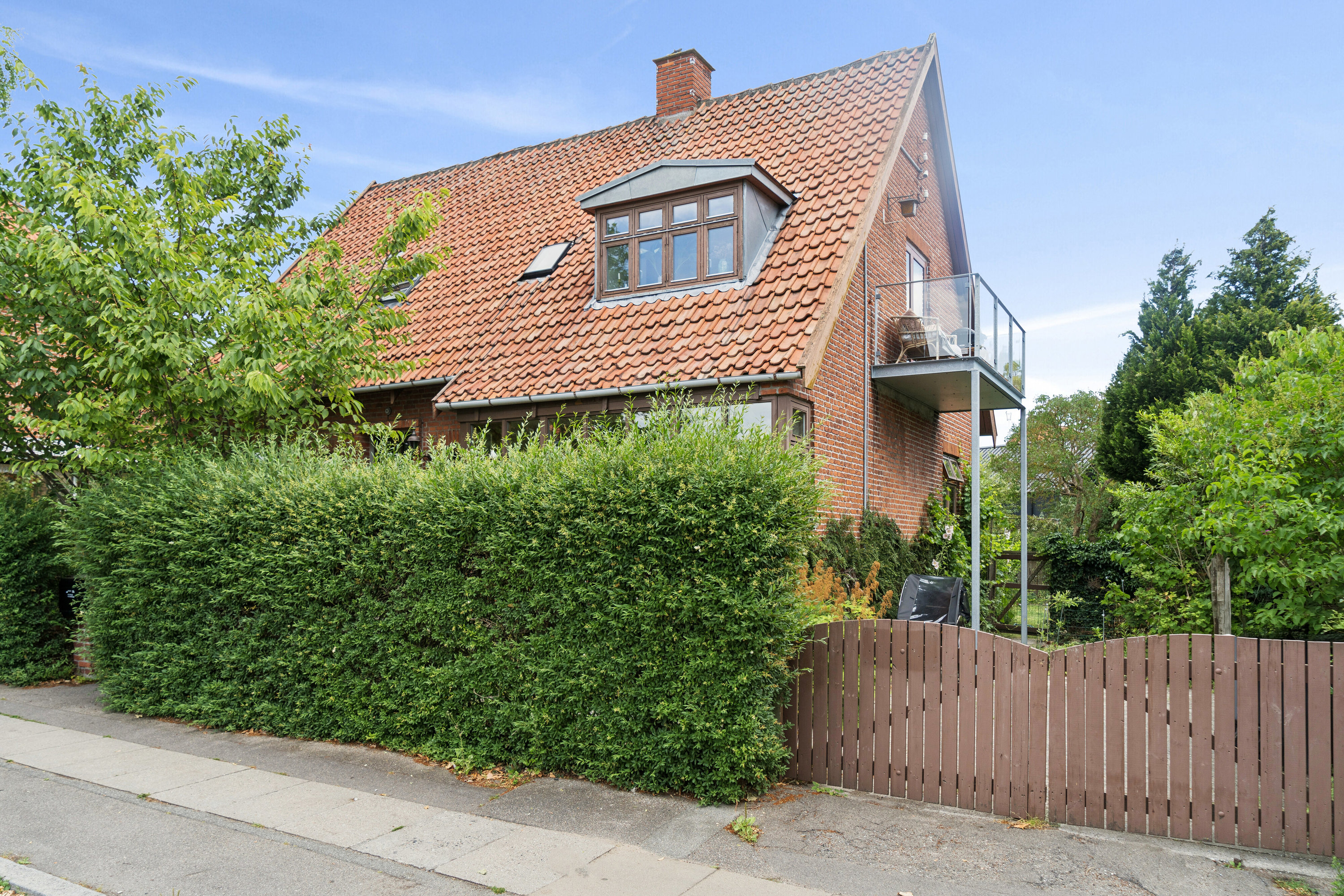 Fremhævet set fra vejen billede i fuldskærmstilstand. Billede af Engvej 59, 1., 2300 København S