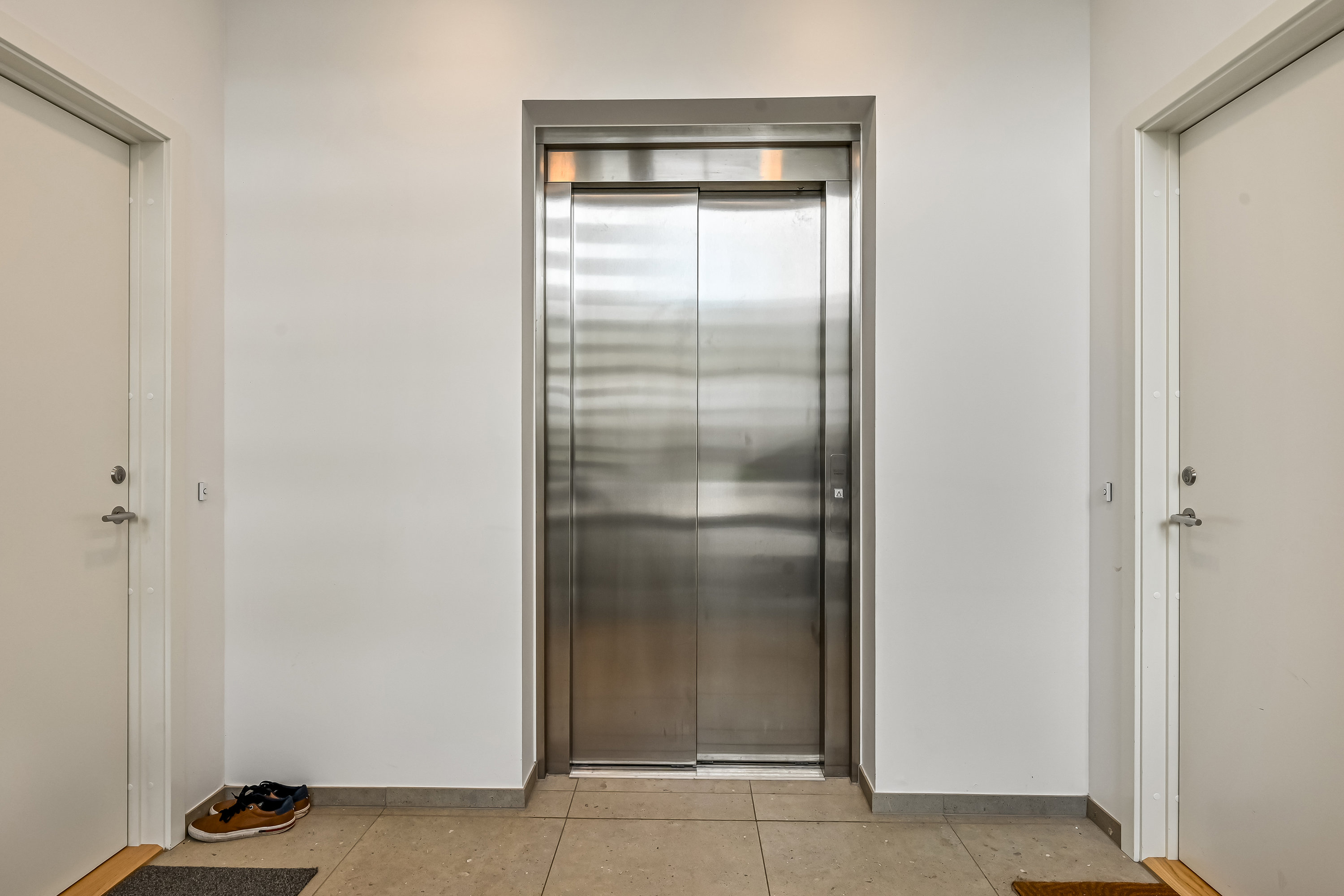 Fremhævet elevator billede i fuldskærmstilstand. Billede af Fuglsang Holm 3, 2. tv., Tjørring, 7400 Herning