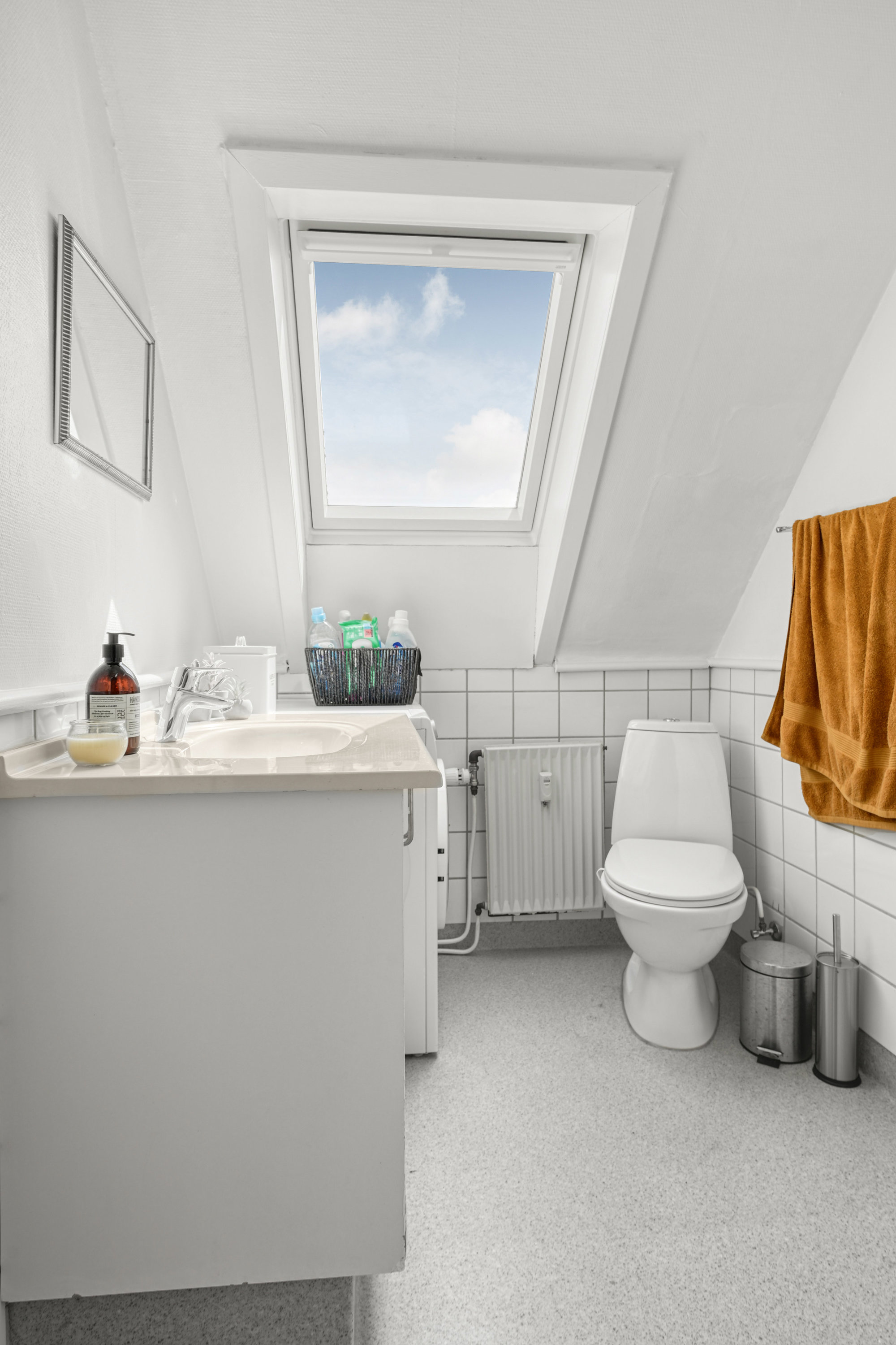 Fremhævet toilet billede i fuldskærmstilstand. Billede af Gl Vardevej 23, 2. th., 6700 Esbjerg