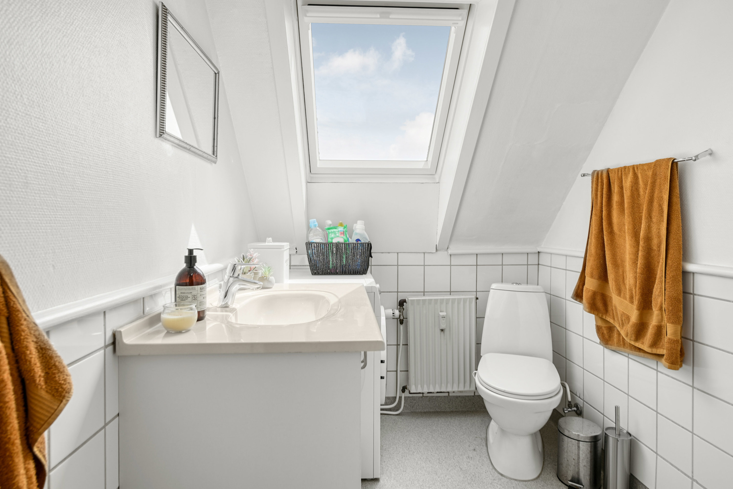Fremhævet toilet billede i fuldskærmstilstand. Billede af Gl Vardevej 23, 2. th., 6700 Esbjerg