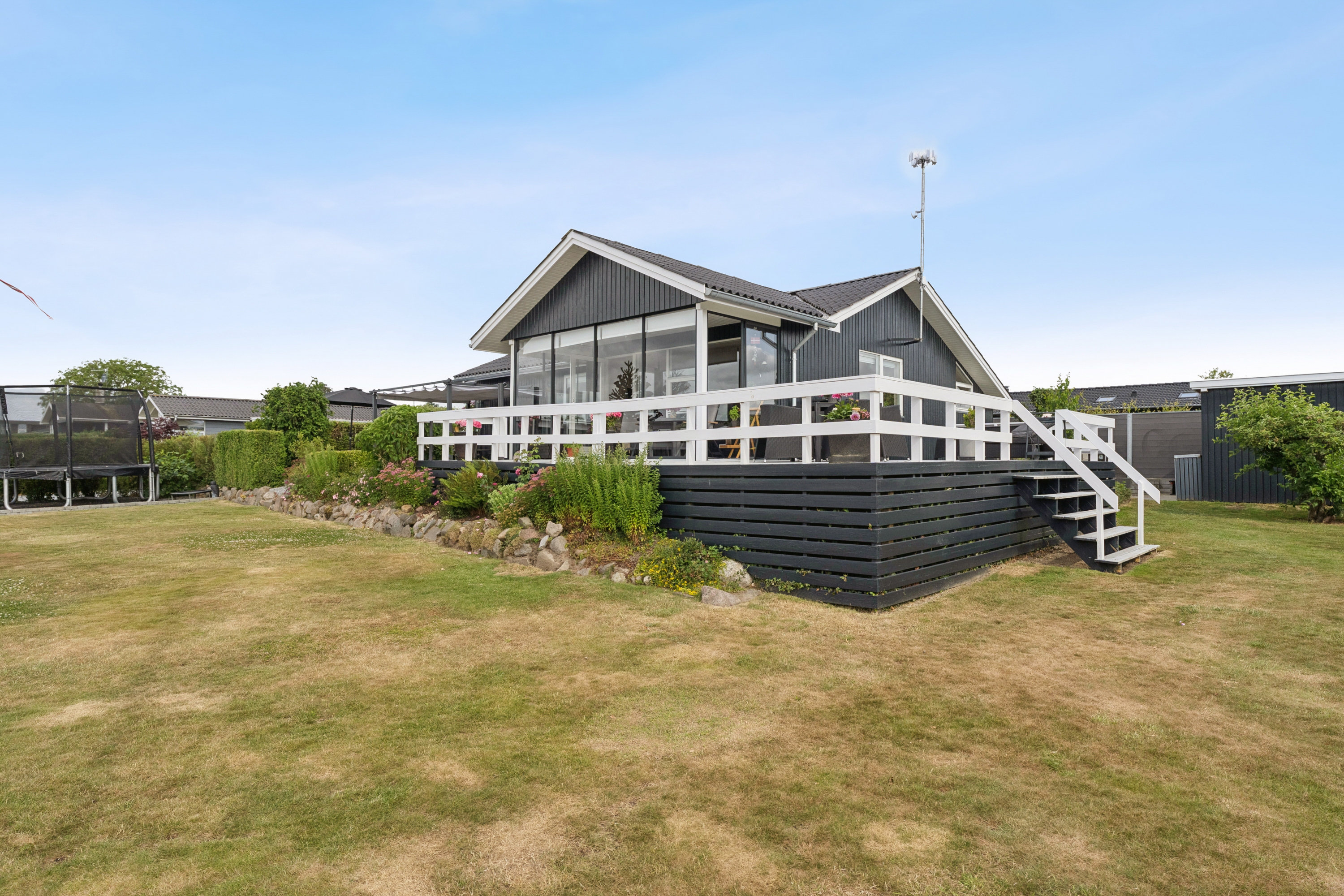 Fremhævet have billede i fuldskærmstilstand. Billede af Valmuevej 13, Følle Strand, 8410 Rønde