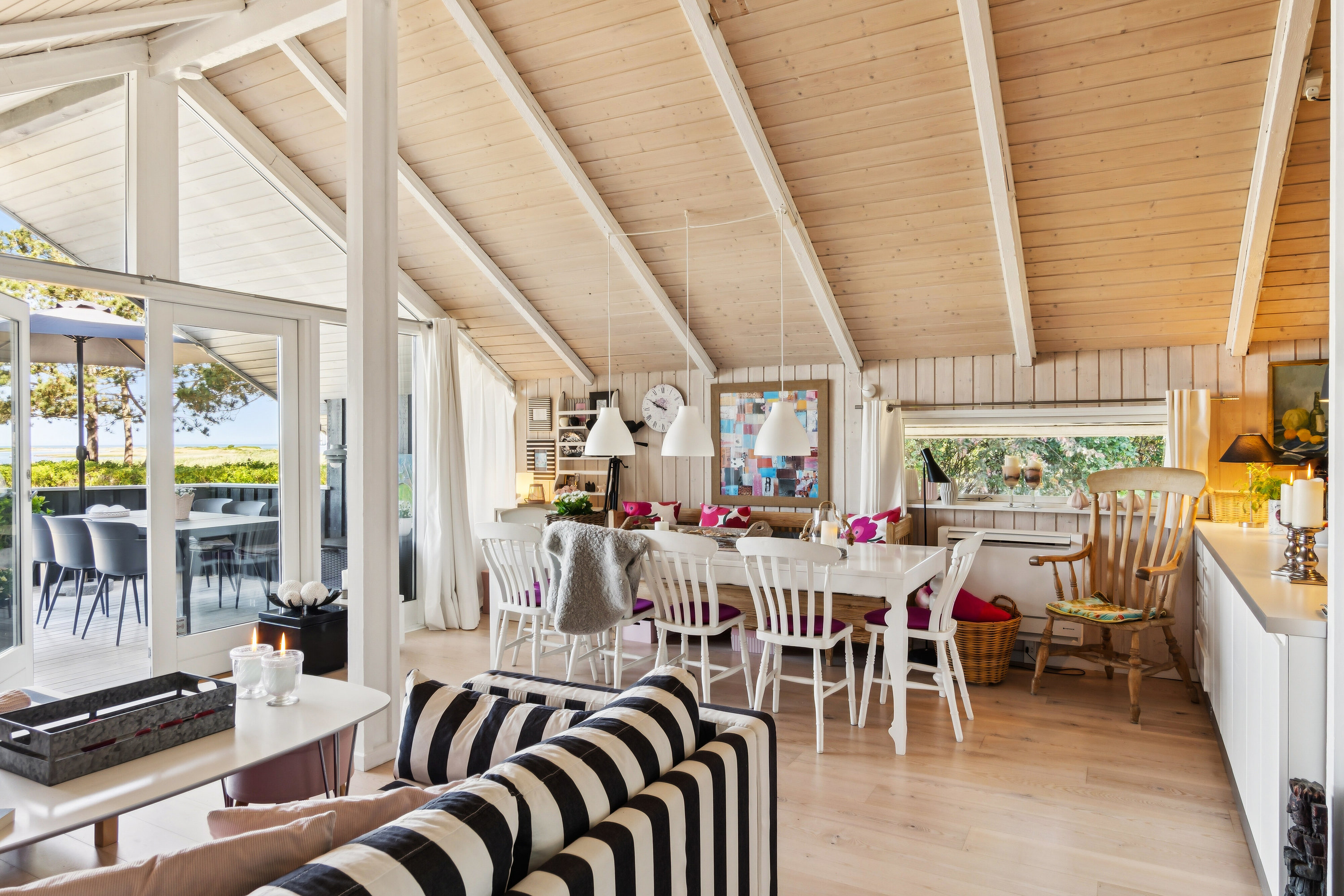 Fremhævet stue billede i fuldskærmstilstand. Billede af Toldervej 1, Havnsø, 4591 Føllenslev