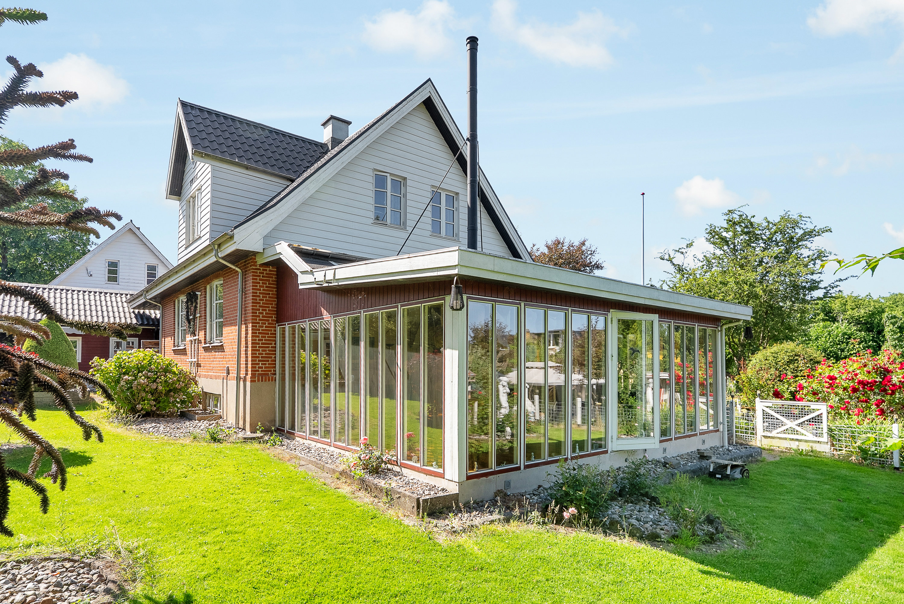 Fremhævet facade billede i fuldskærmstilstand. Billede af Husemosevej 13, Spedsbjerg, 5491 Blommenslyst