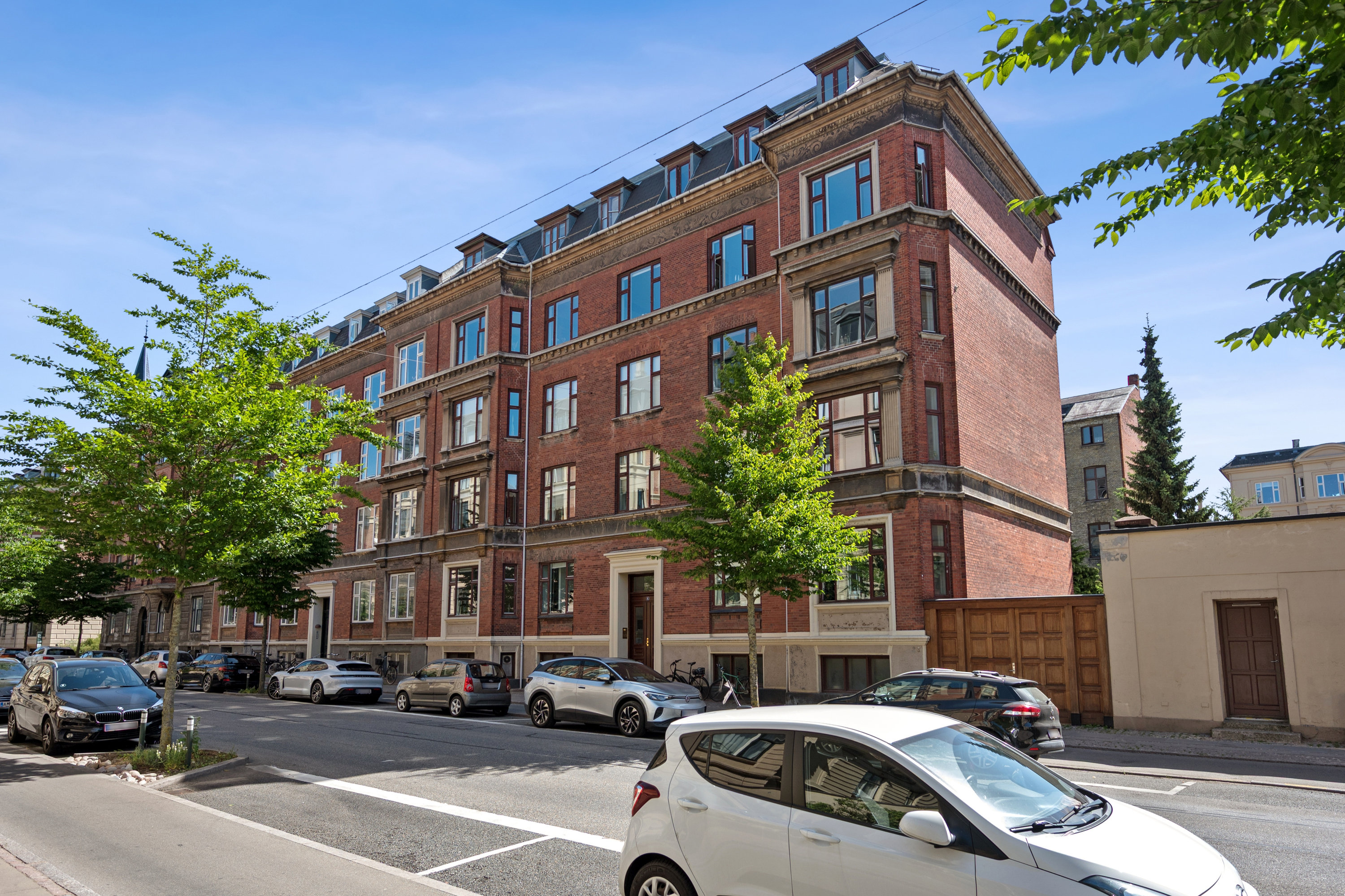 Fremhævet andet billede i fuldskærmstilstand. Billede af Madvigs Alle 4, 4. tv., 1829 Frederiksberg C