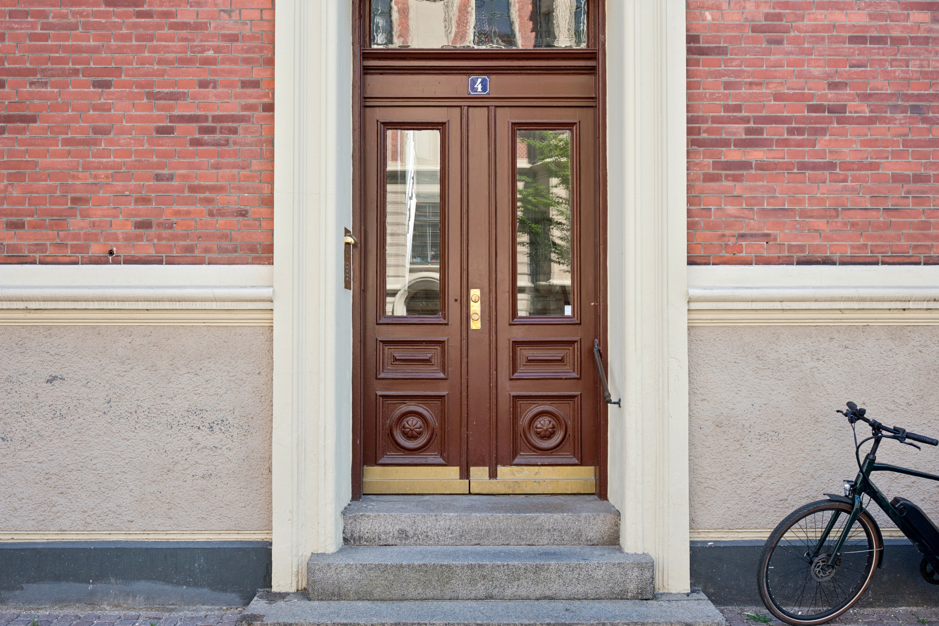 Fremhævet andet billede i fuldskærmstilstand. Billede af Madvigs Alle 4, 4. tv., 1829 Frederiksberg C