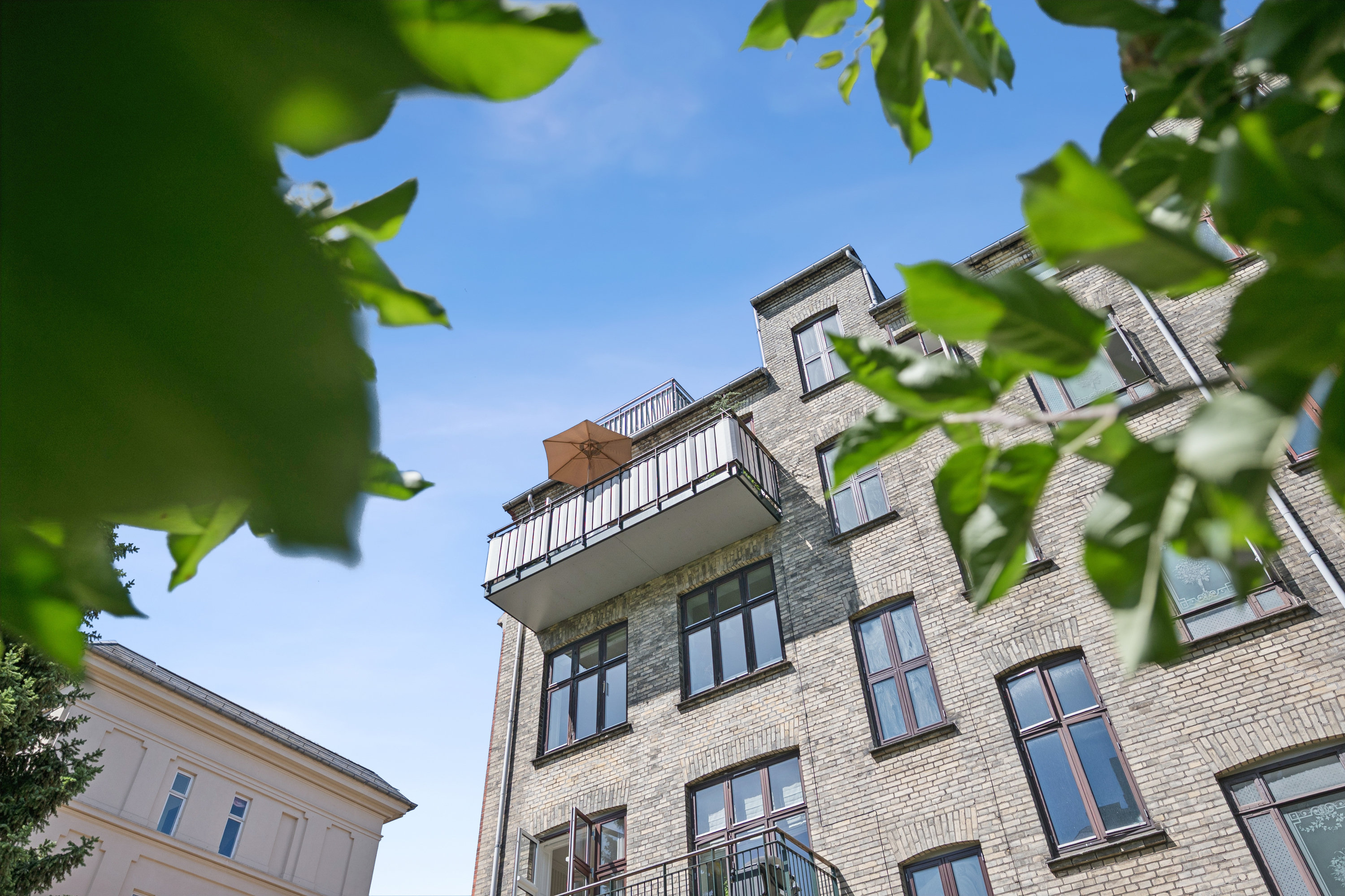 Fremhævet andet billede i fuldskærmstilstand. Billede af Madvigs Alle 4, 4. tv., 1829 Frederiksberg C