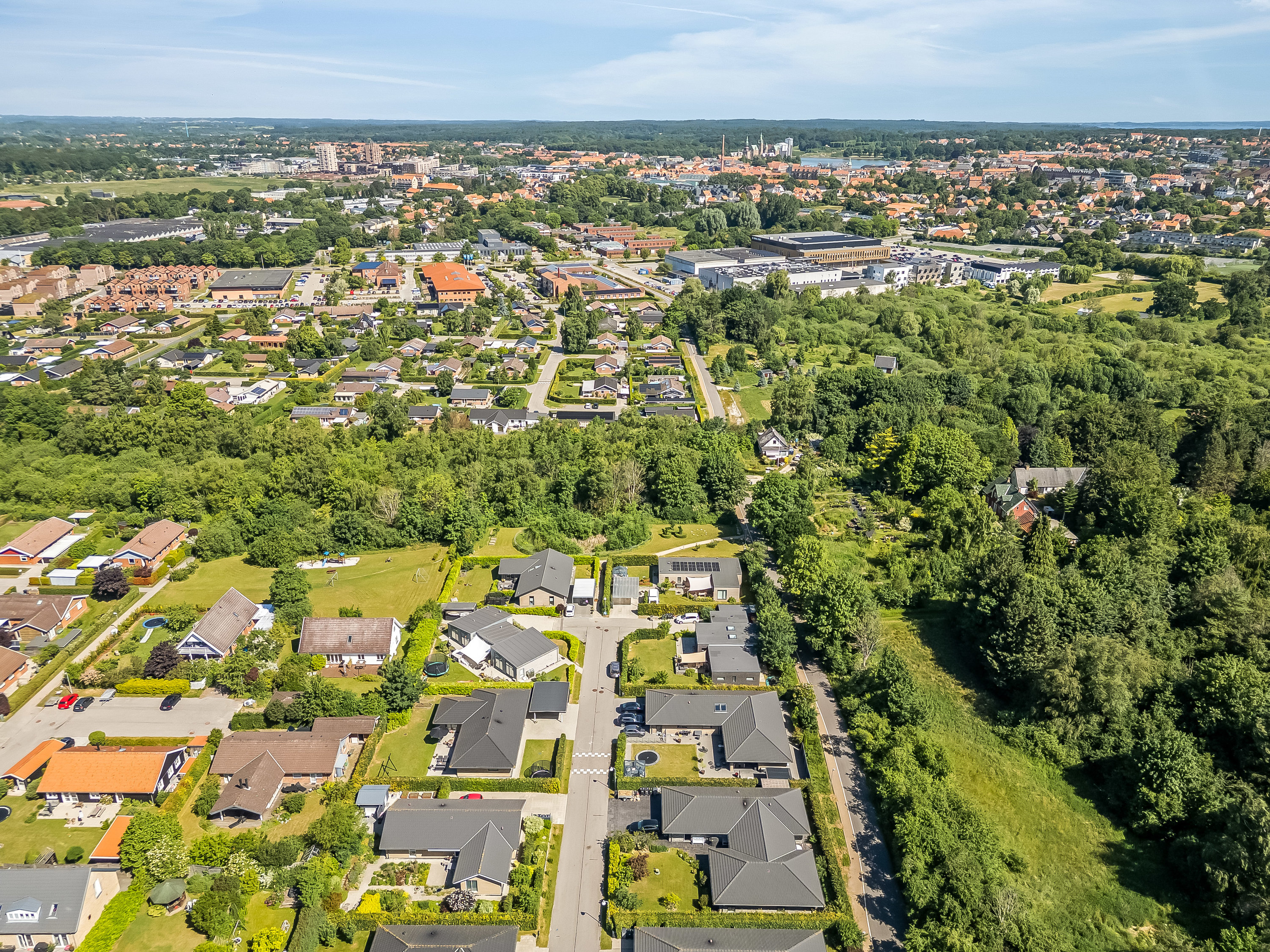Fremhævet luftfoto billede i fuldskærmstilstand. Billede af Solhøjvej 5, 3400 Hillerød