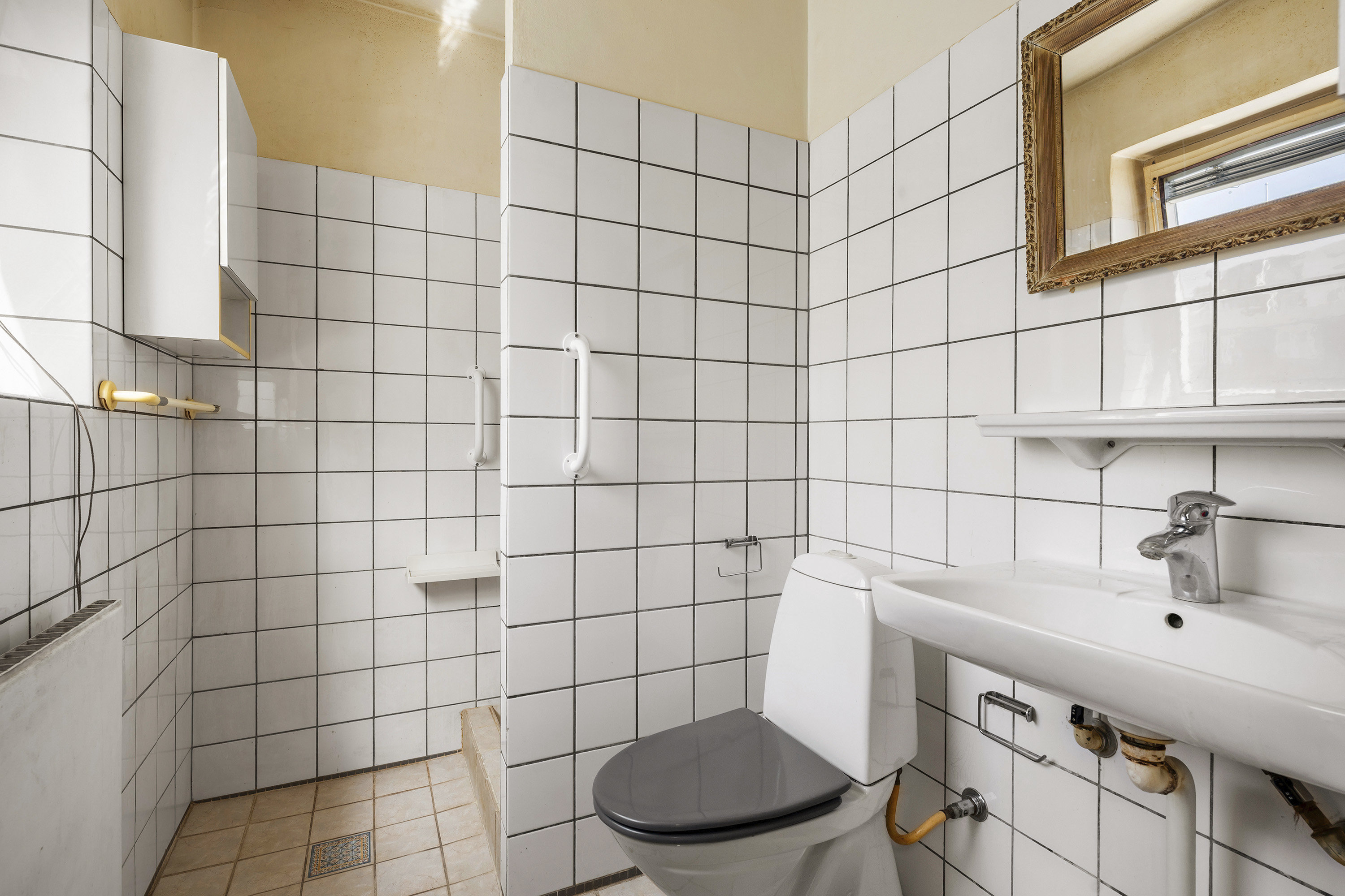 Fremhævet toilet billede i fuldskærmstilstand. Billede af Strandvejen 308A, 2930 Klampenborg