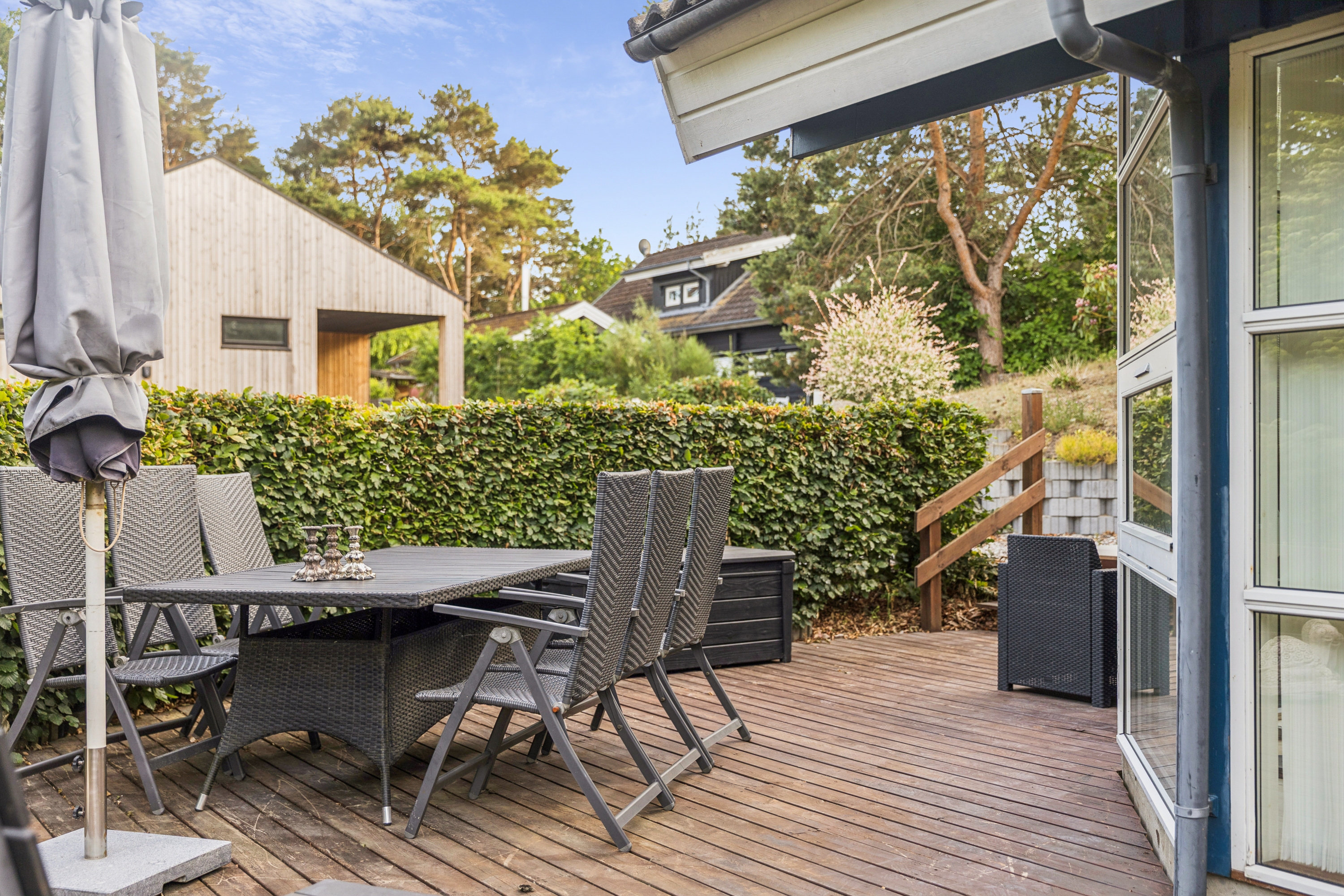 Fremhævet terrasse billede i fuldskærmstilstand. Billede af Fyrreskrænten 14, 8400 Ebeltoft