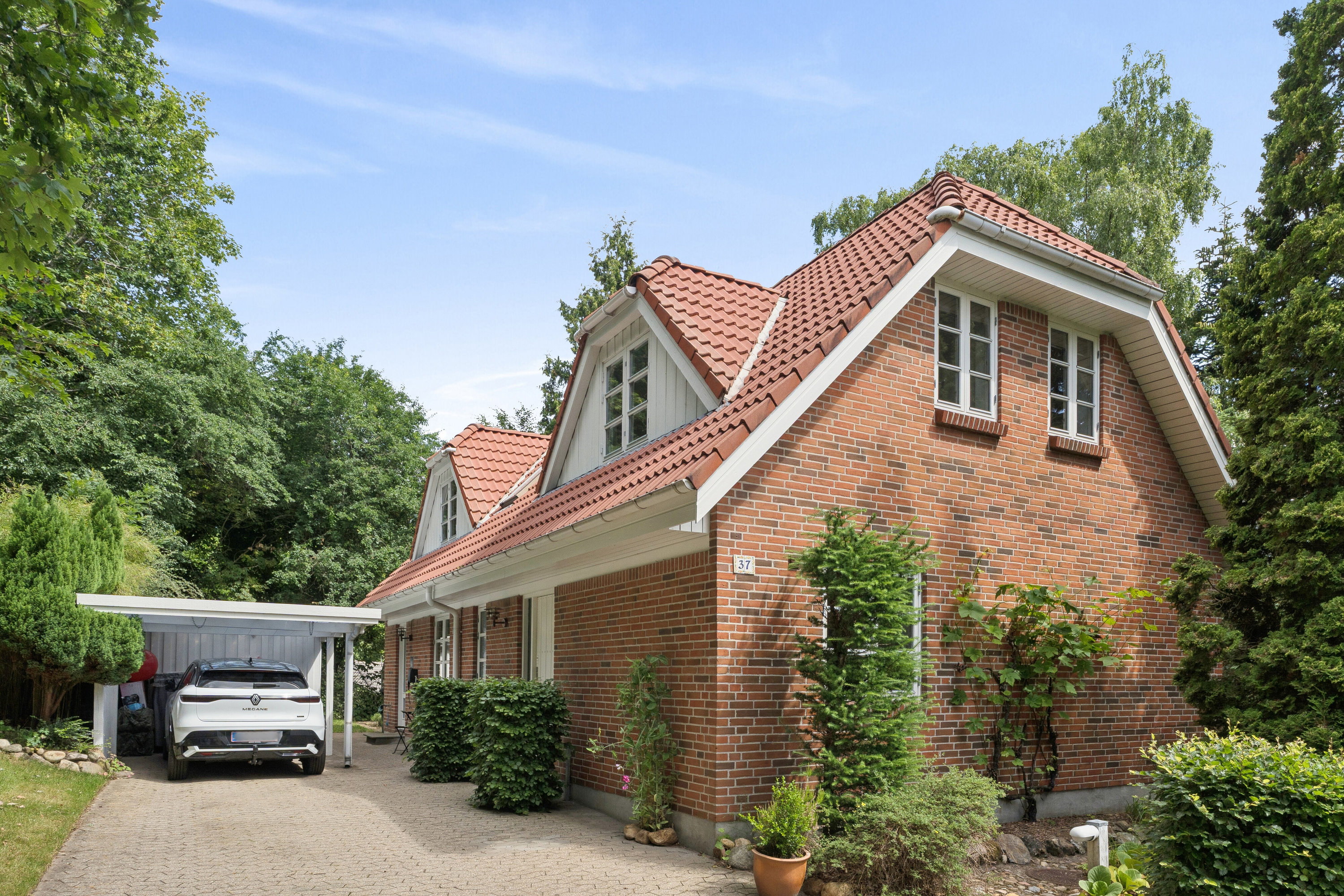 Fremhævet facade billede i fuldskærmstilstand. Billede af A.Andersens Vej 37, 8600 Silkeborg