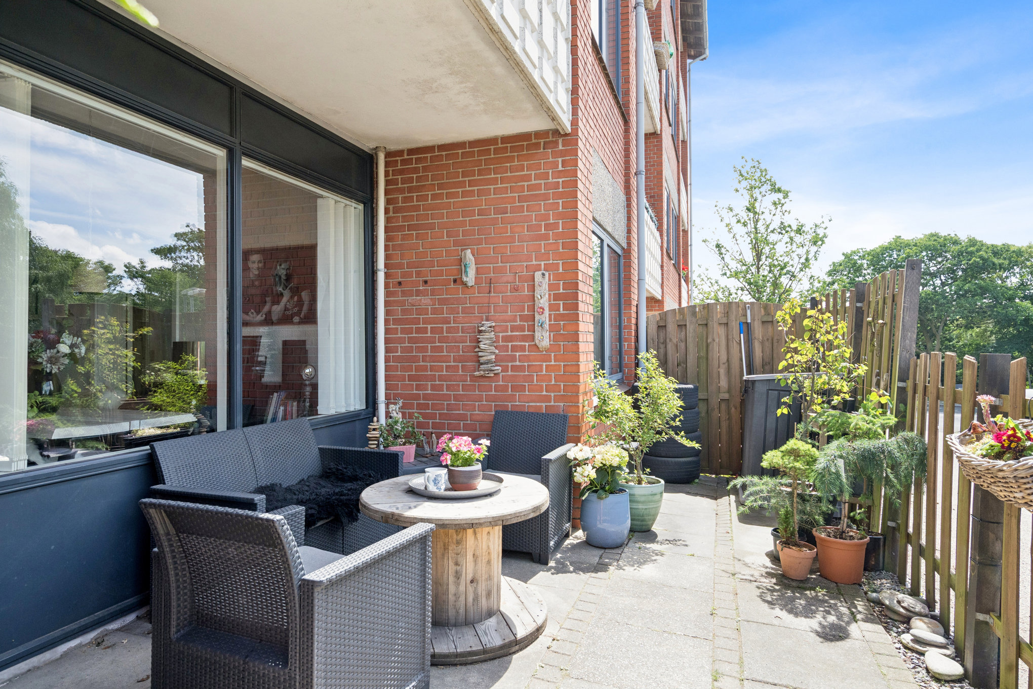 Fremhævet terrasse billede i fuldskærmstilstand. Billede af Løvenholmvej 2C, 8930 Randers NØ