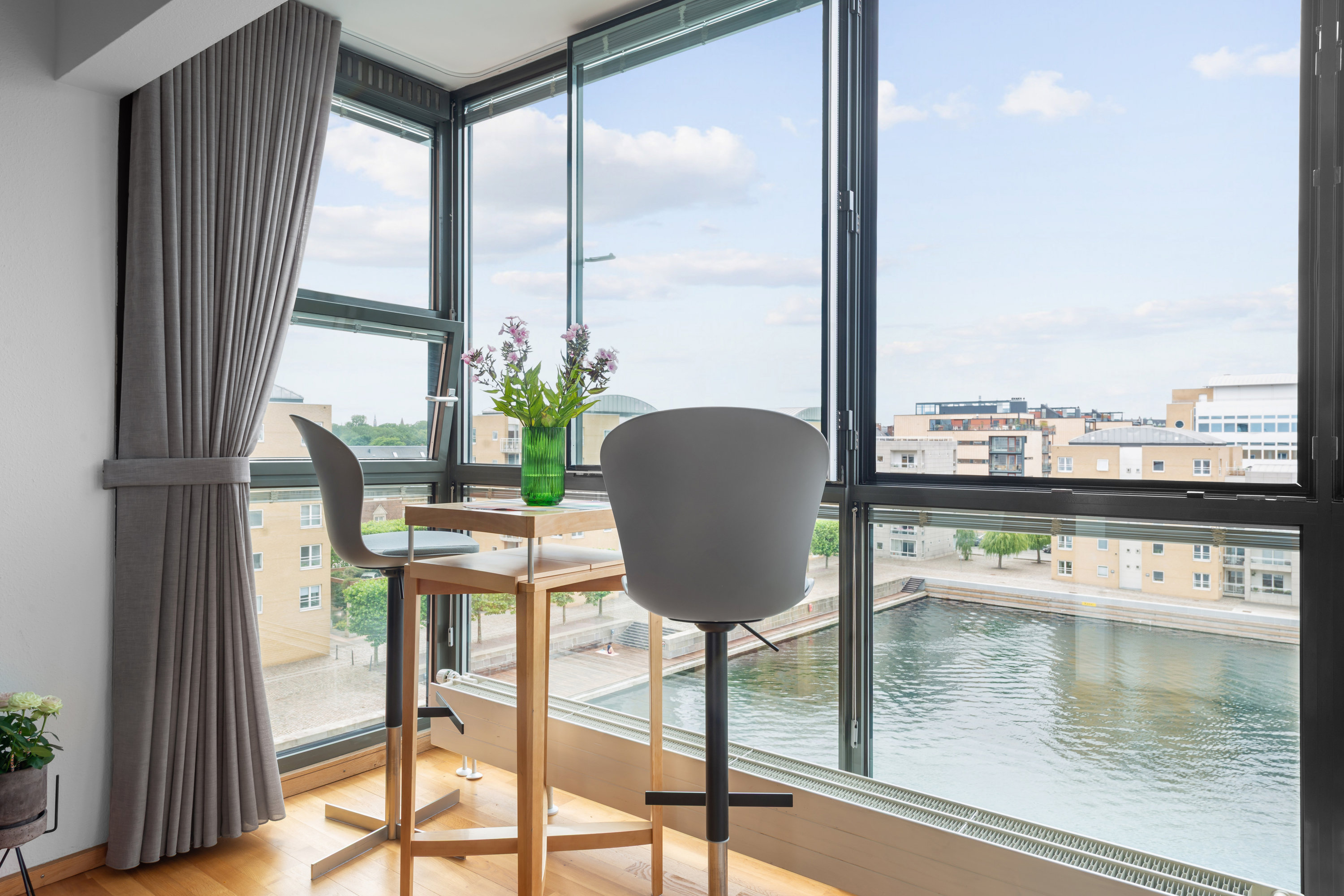 Fremhævet stue billede i fuldskærmstilstand. Billede af Langelinie Allé 3, 4. 2., 2100 København Ø