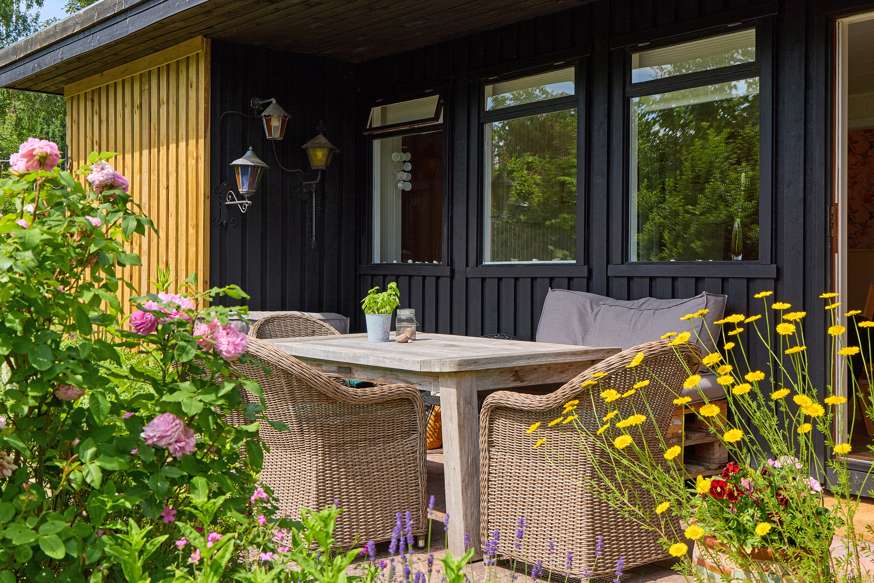 Fremhævet terrasse billede i fuldskærmstilstand. Billede af Nøddevej 9, 3210 Vejby