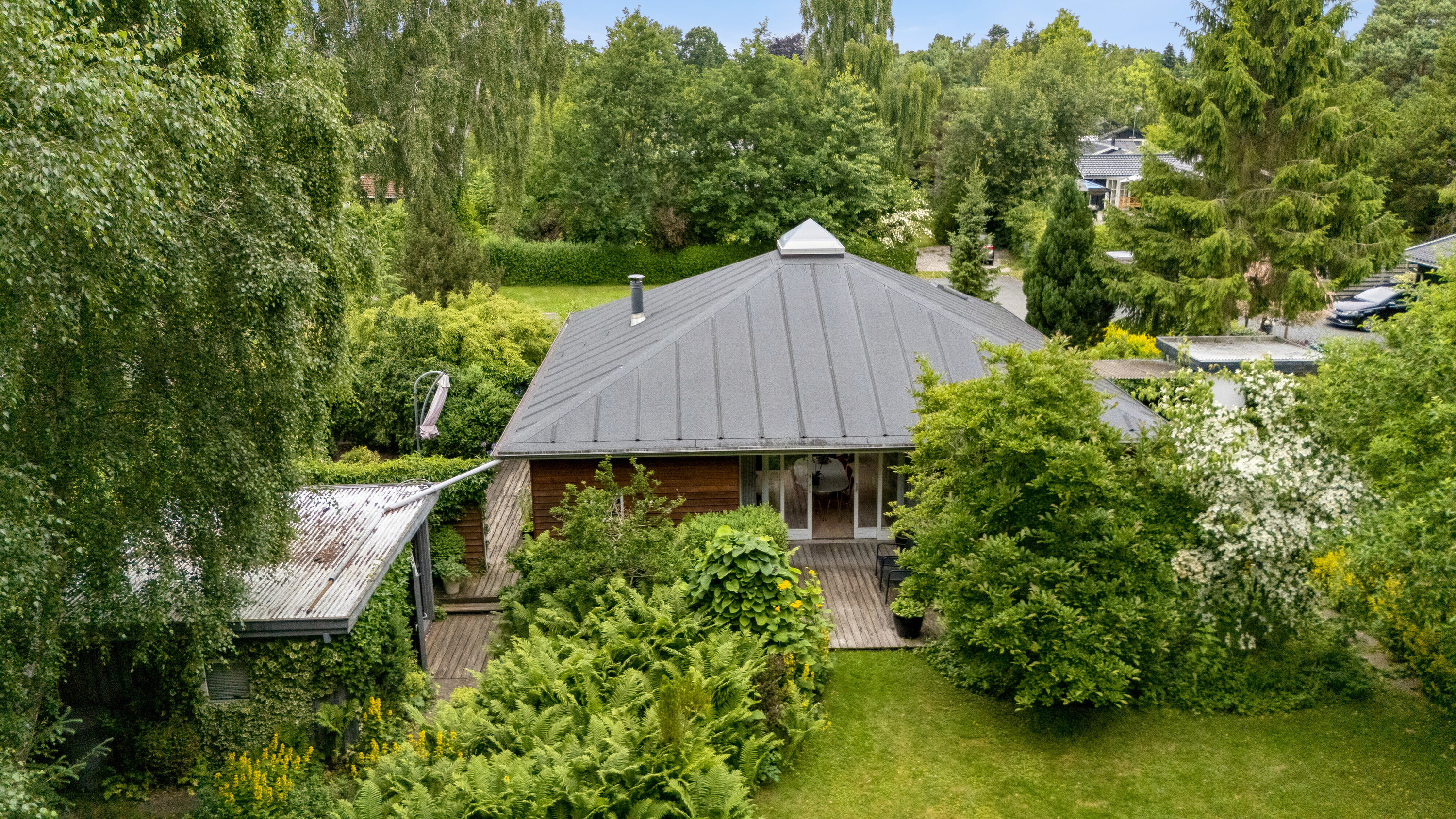 Fremhævet set fra haven billede i fuldskærmstilstand. Billede af Drosselvej 10, Villingerød, 3120 Dronningmølle