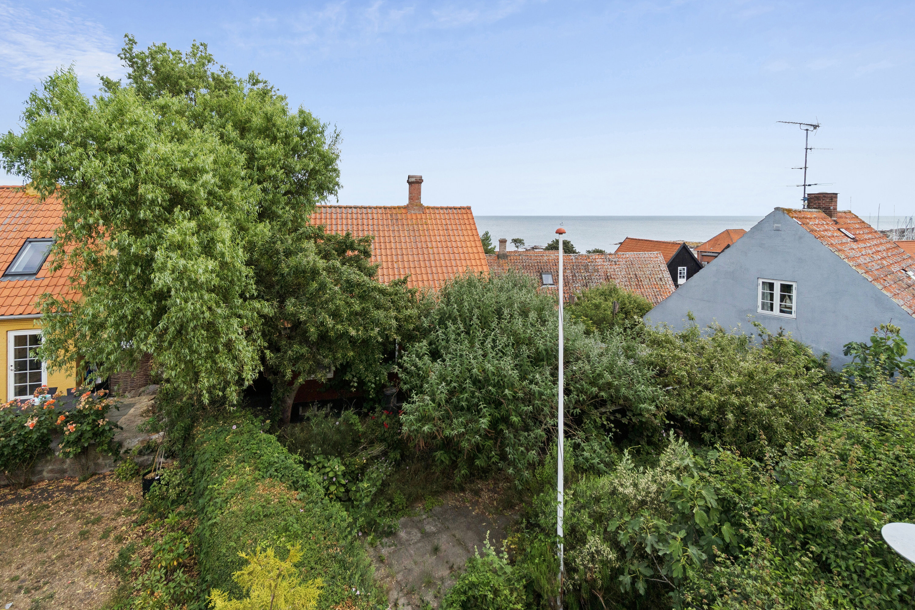 Fremhævet luftfoto billede i fuldskærmstilstand. Billede af Løkkegade 4, 3760 Gudhjem