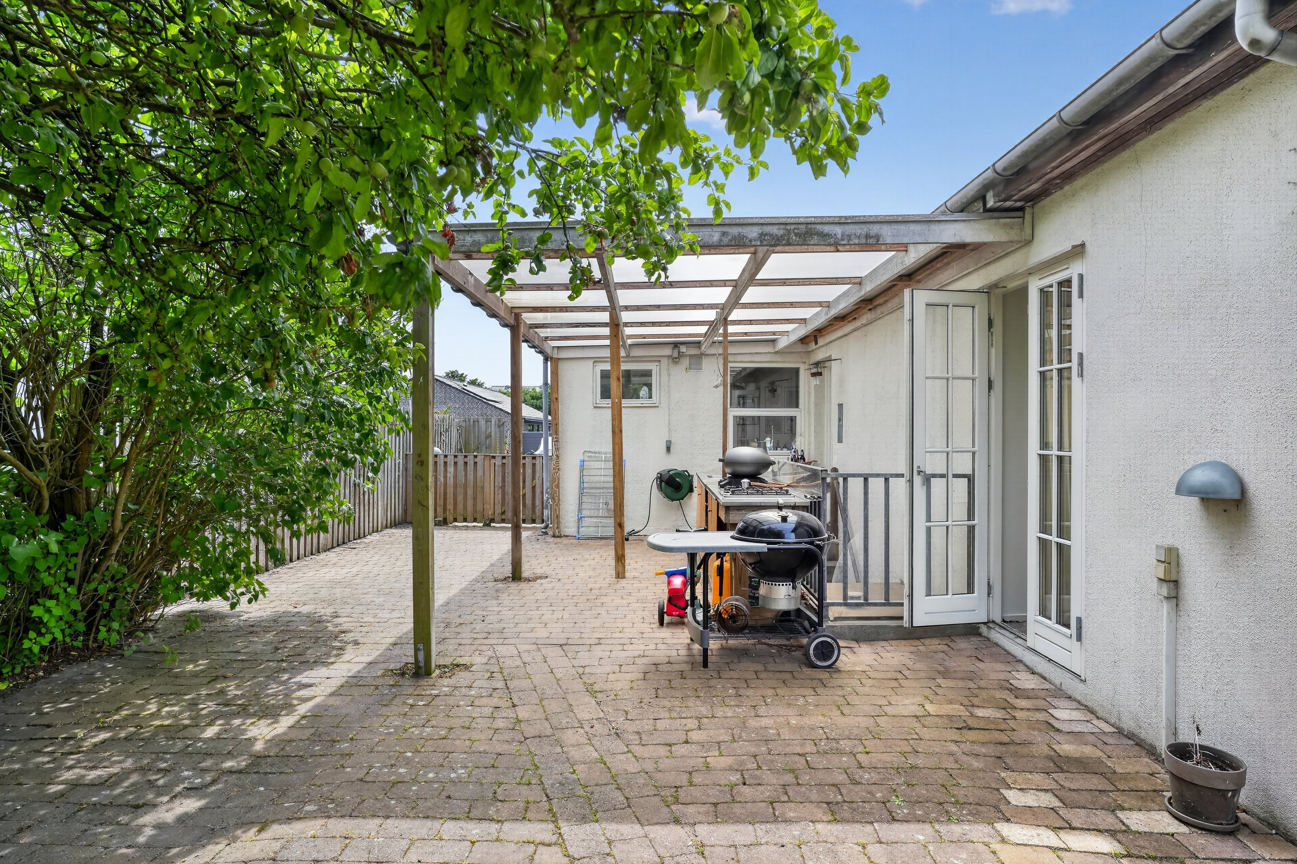 Fremhævet terrasse billede i fuldskærmstilstand. Billede af Lillegårds Alle 72, 2860 Søborg