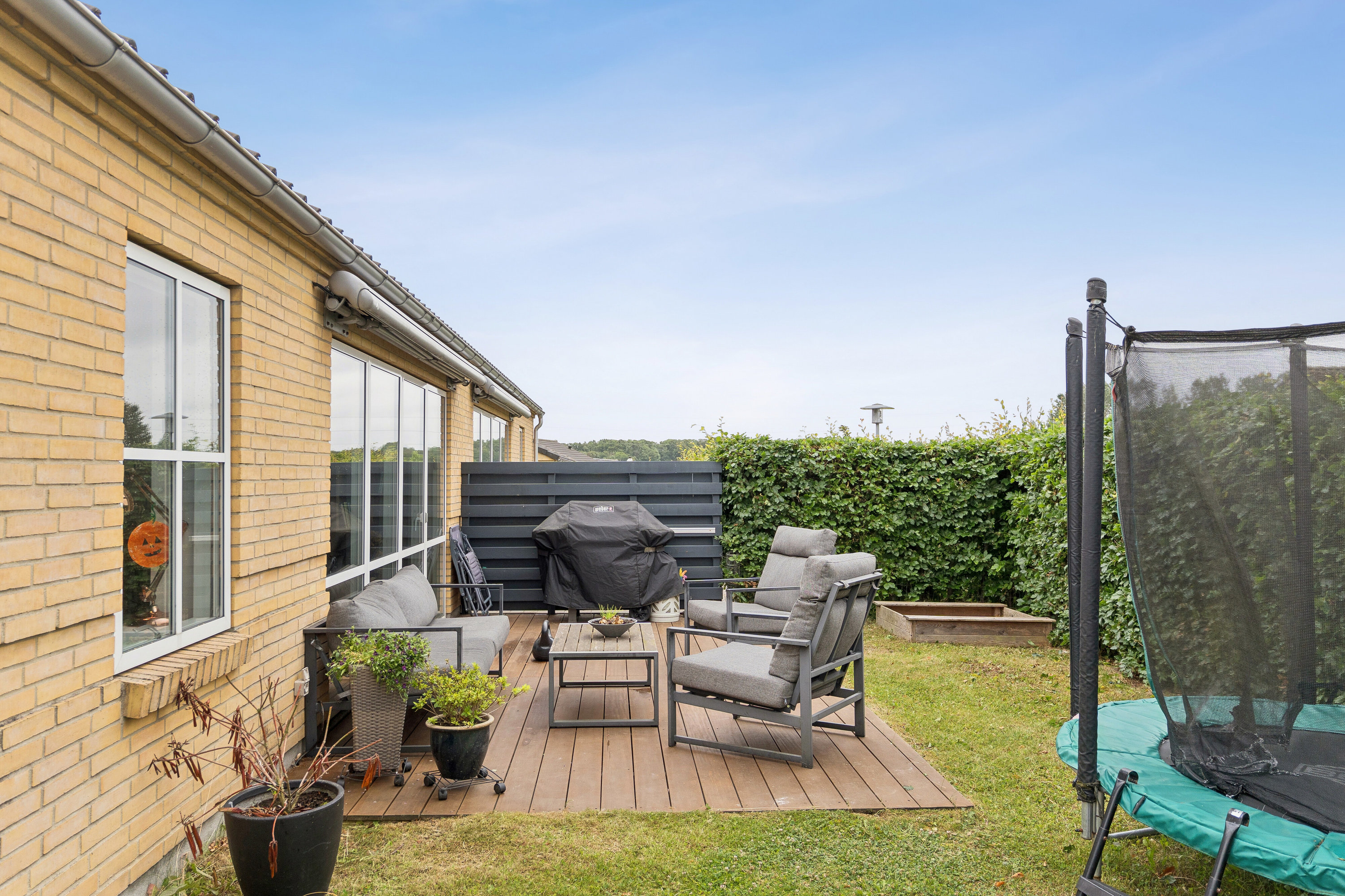 Fremhævet terrasse billede i fuldskærmstilstand. Billede af Salamandervænget 42, Stavtrup, 8260 Viby J