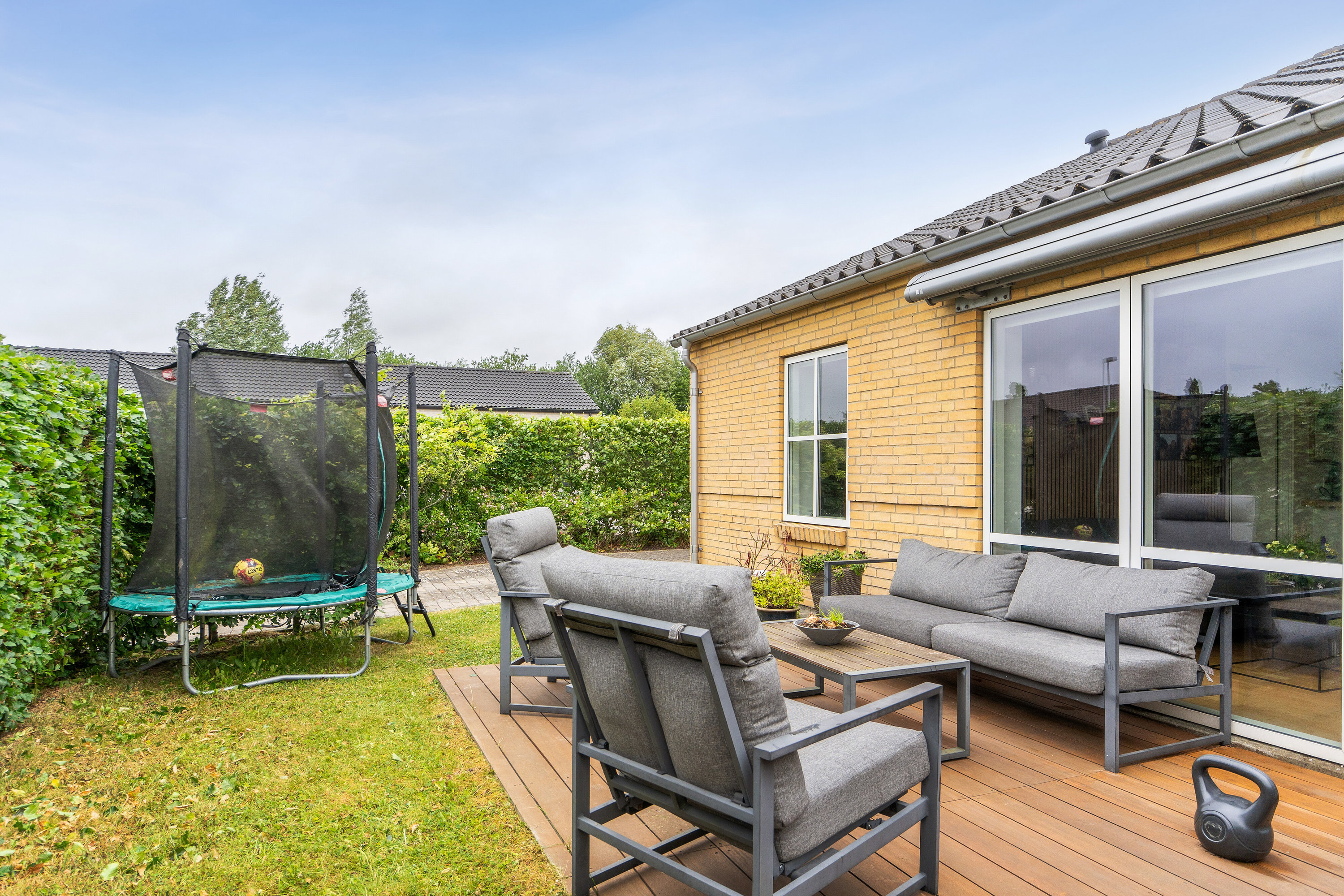 Fremhævet terrasse billede i fuldskærmstilstand. Billede af Salamandervænget 42, Stavtrup, 8260 Viby J