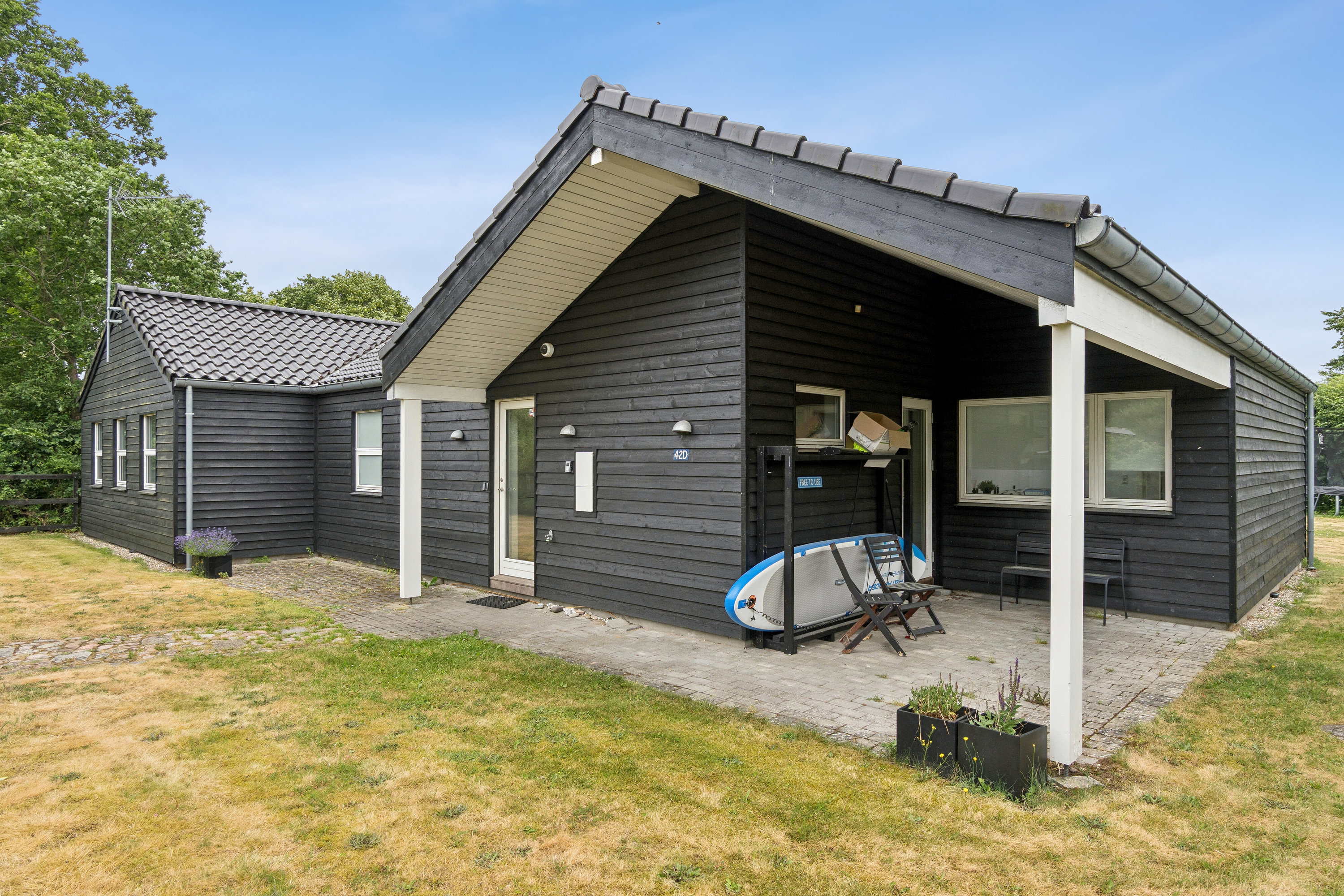 Fremhævet set fra haven billede i fuldskærmstilstand. Billede af Høve Stræde 42D, Høve, 4550 Asnæs