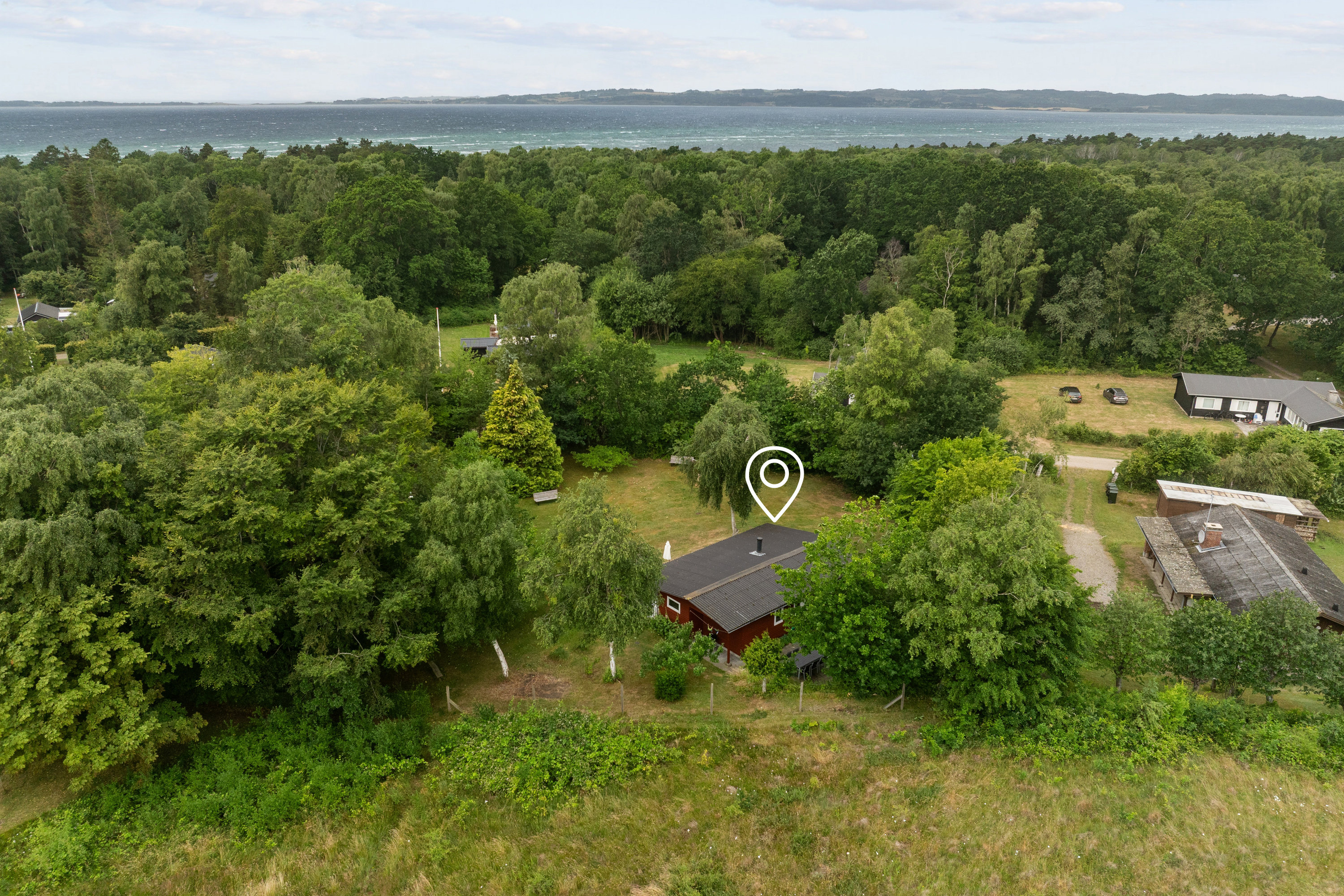 Fremhævet luftfoto billede i fuldskærmstilstand. Billede af Egernstien 5, Ahl Strand, 8400 Ebeltoft