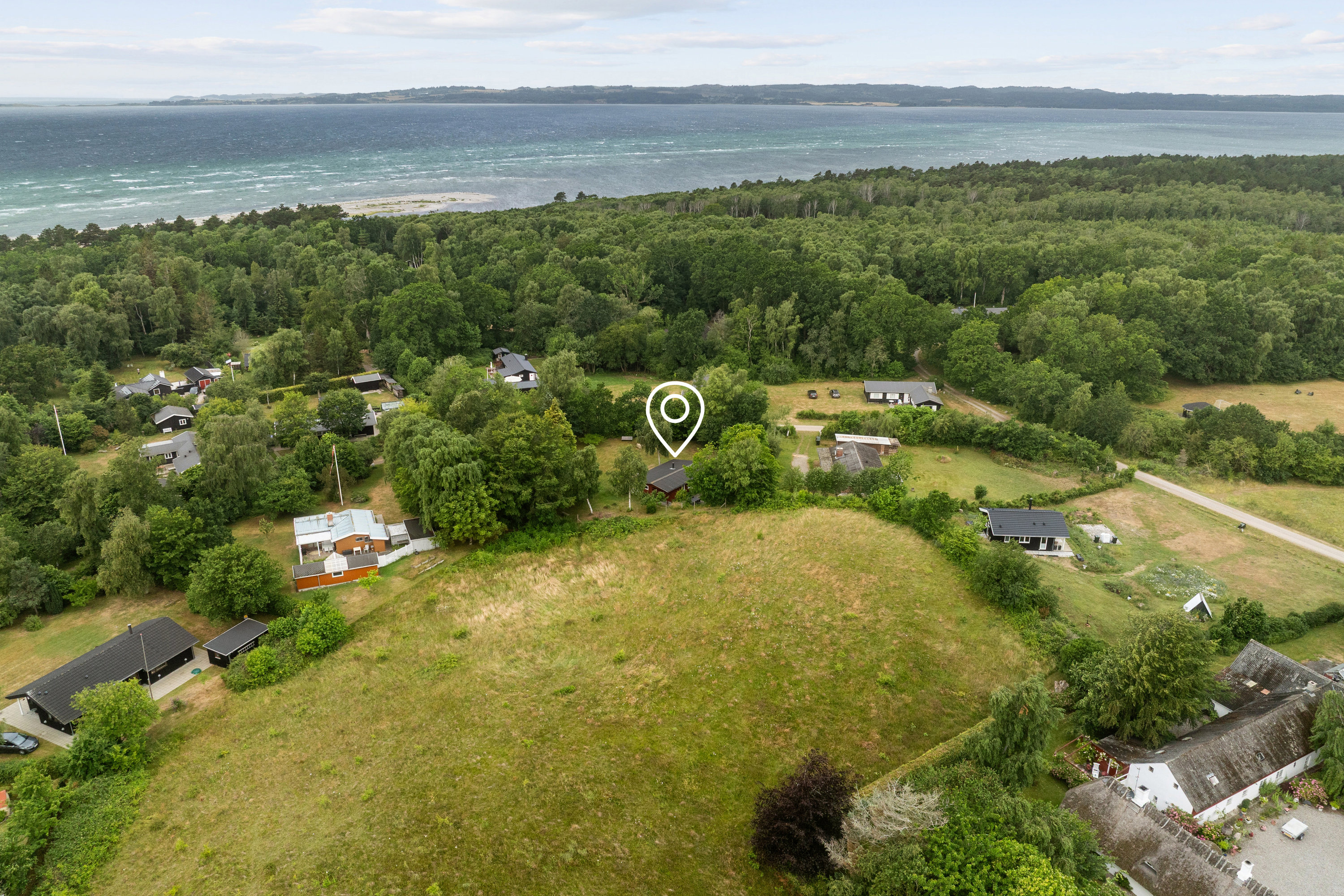 Fremhævet luftfoto billede i fuldskærmstilstand. Billede af Egernstien 5, Ahl Strand, 8400 Ebeltoft